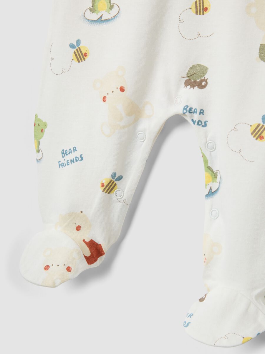 White newborn pure cotton sleepsuit with designs_3