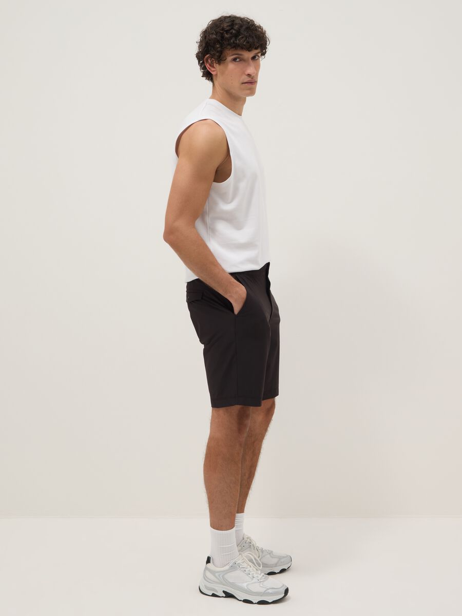 Black regular-fit stretch jogger Bermuda shorts_1