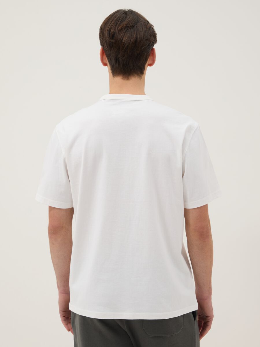 White pure cotton T-shirt with relaxed fit and finished crew neck_2