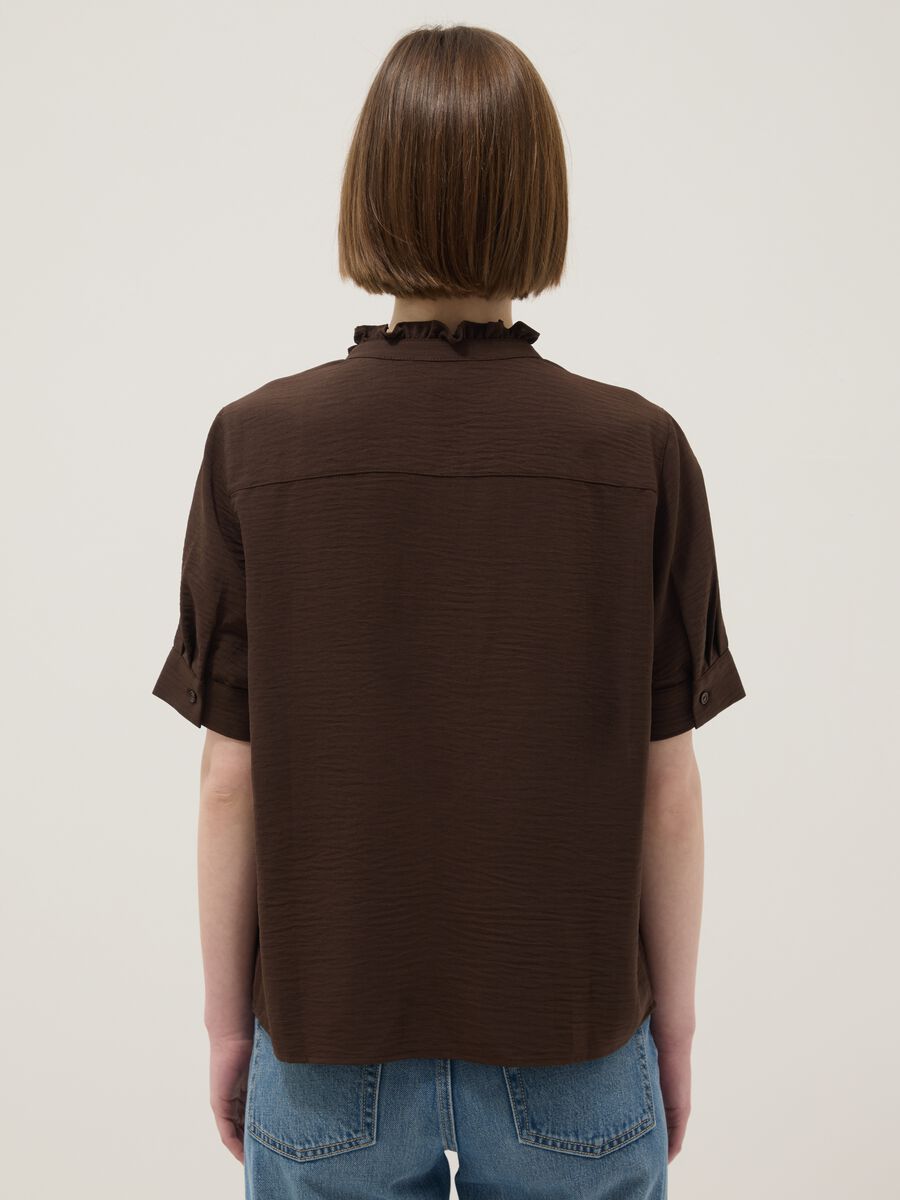 Brown regular-fit shirt with gathered collar_2