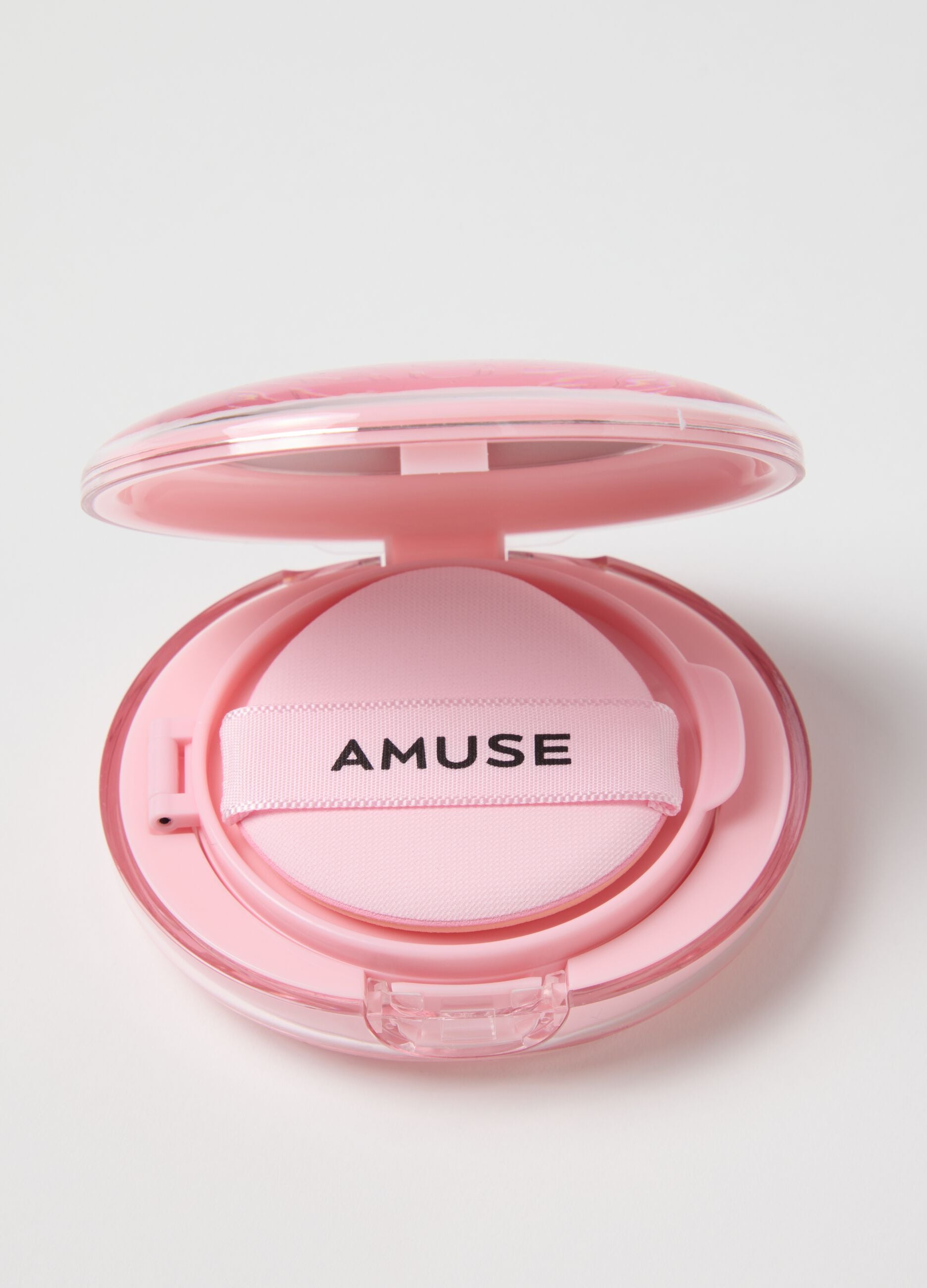 Dewy skin effect cushion foundation. Provides healthy, flawless, and radiant skin for 24 hours!