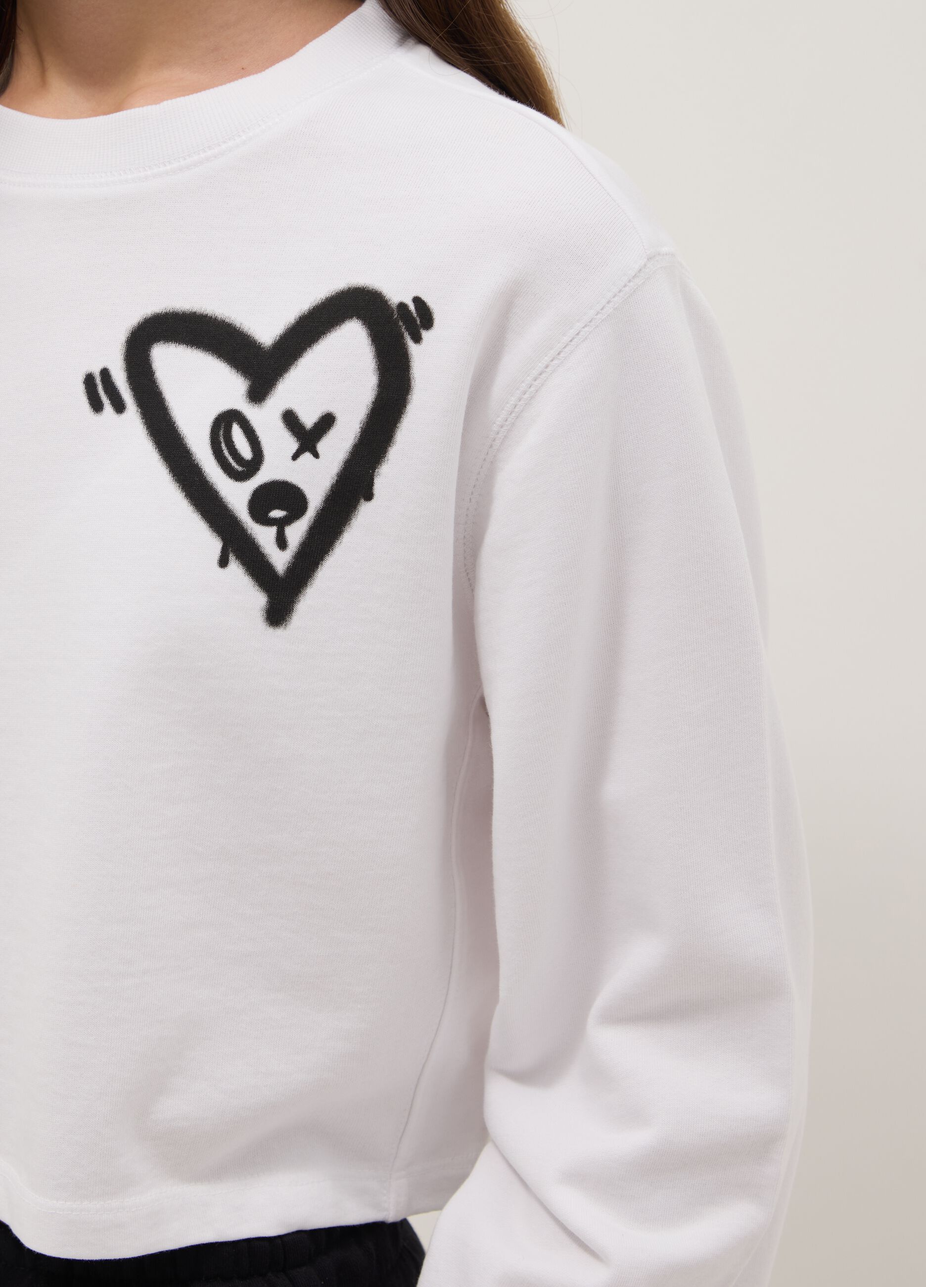 Girls' regular fit pure cotton white sweatshirt with heart