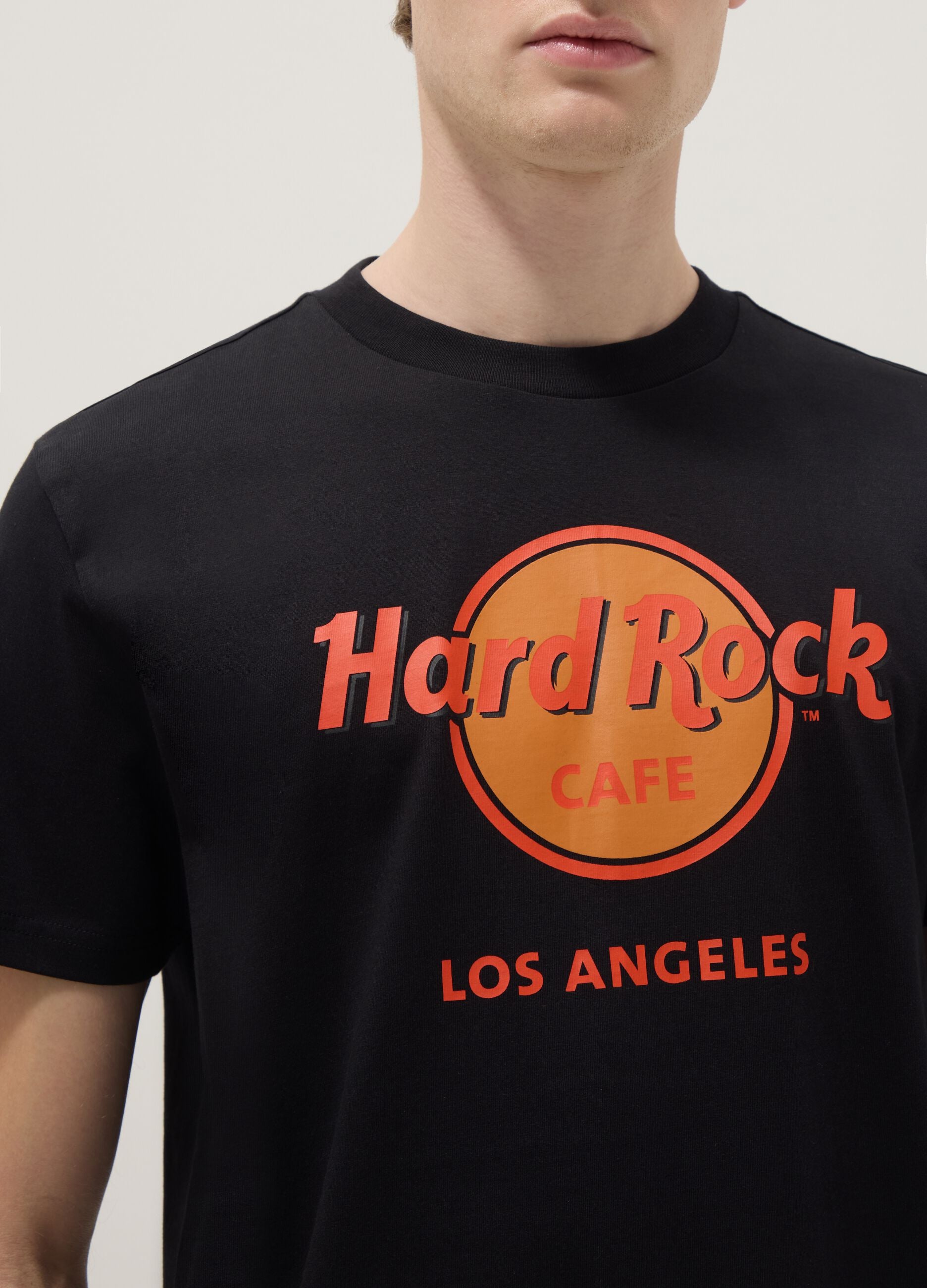 Black pure cotton regular fit t-shirt with Hard Rock Cafe logo