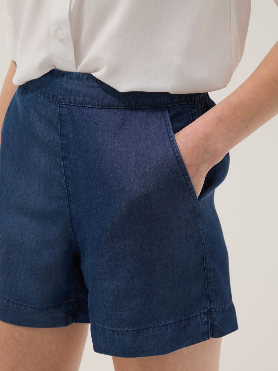 Blue denim shorts in pure lyocell with elasticated waist, regular fit_3