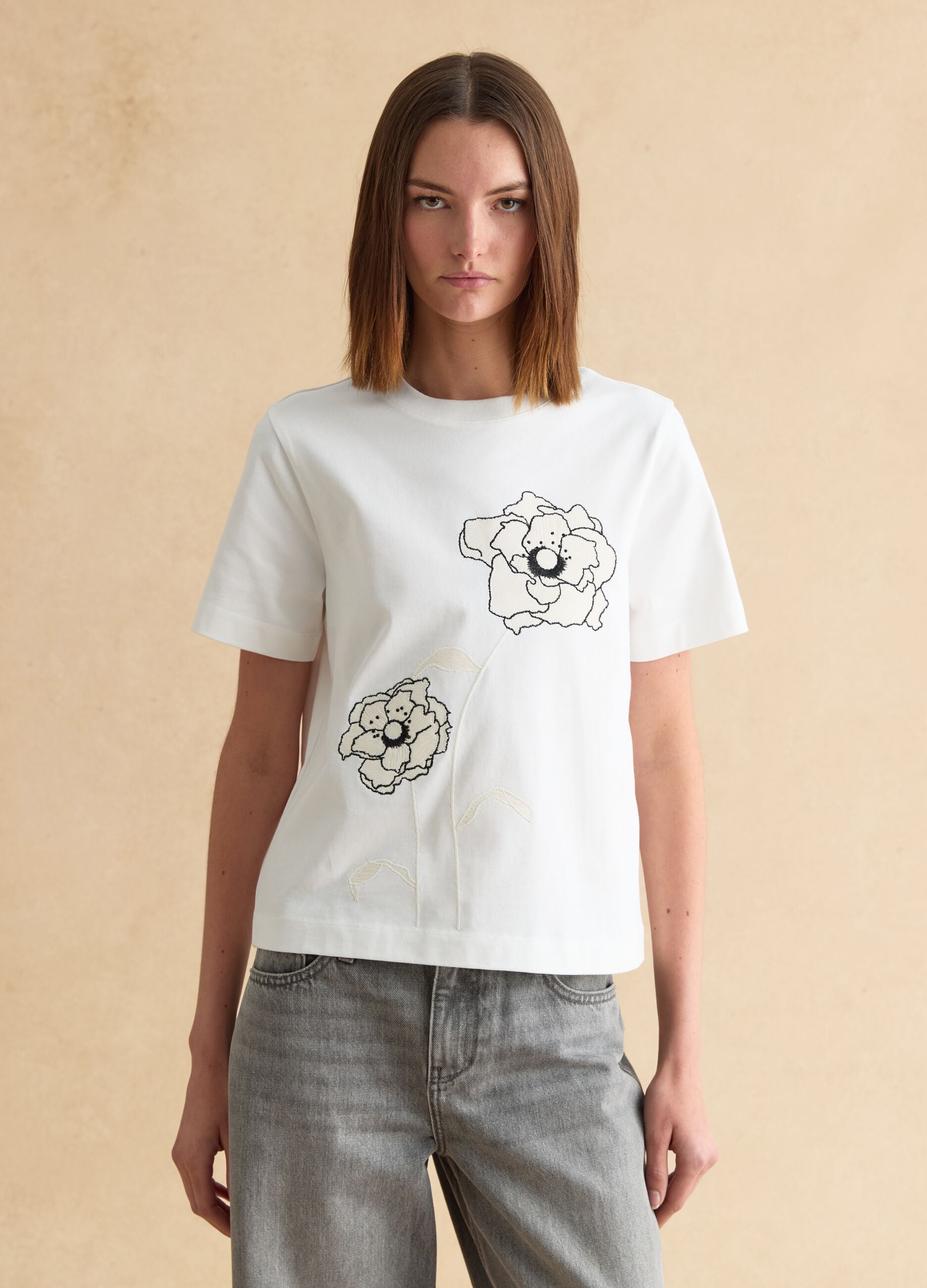 T-shirt in puro cotone bianca regular fit con fiori