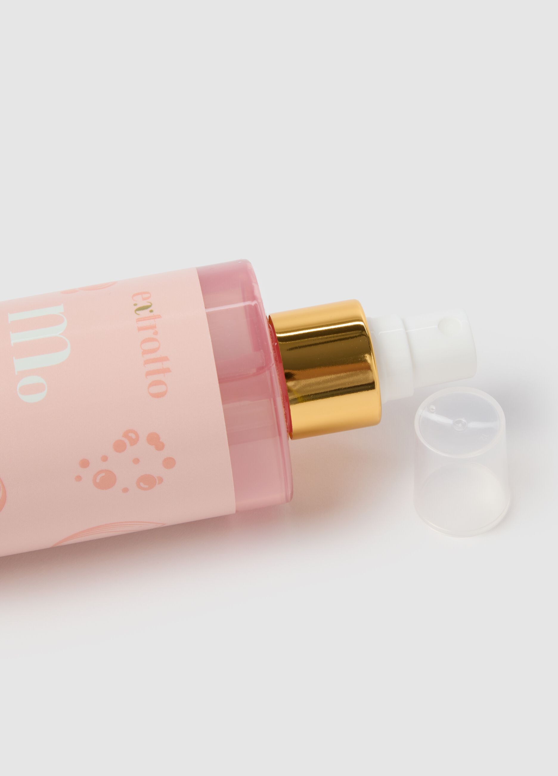 Body Spray with peach and tamarind notes, lively and sweet, fresh and intense.