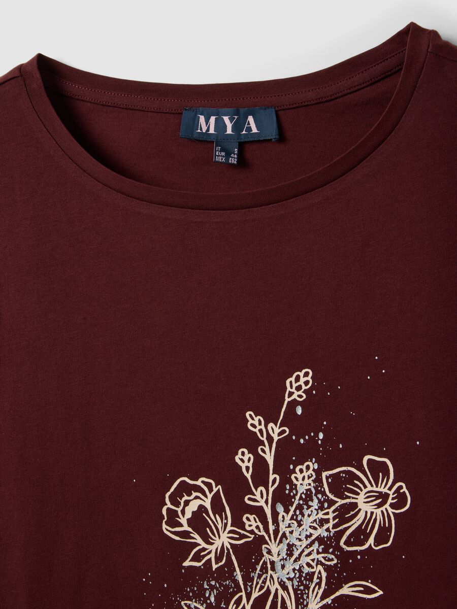 T-shirt rossa in puro cotone con stampa floreale regular fit_6