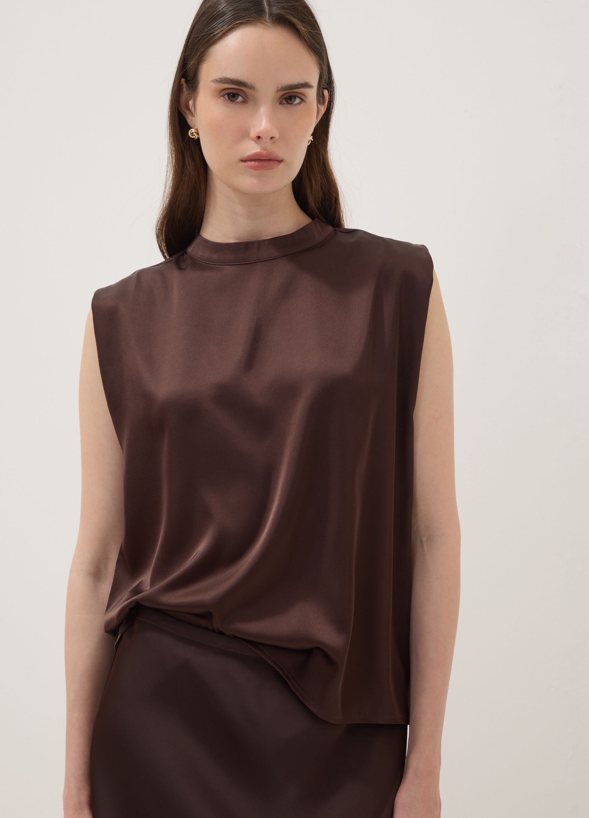 Brown sleeveless top in stretch fabric