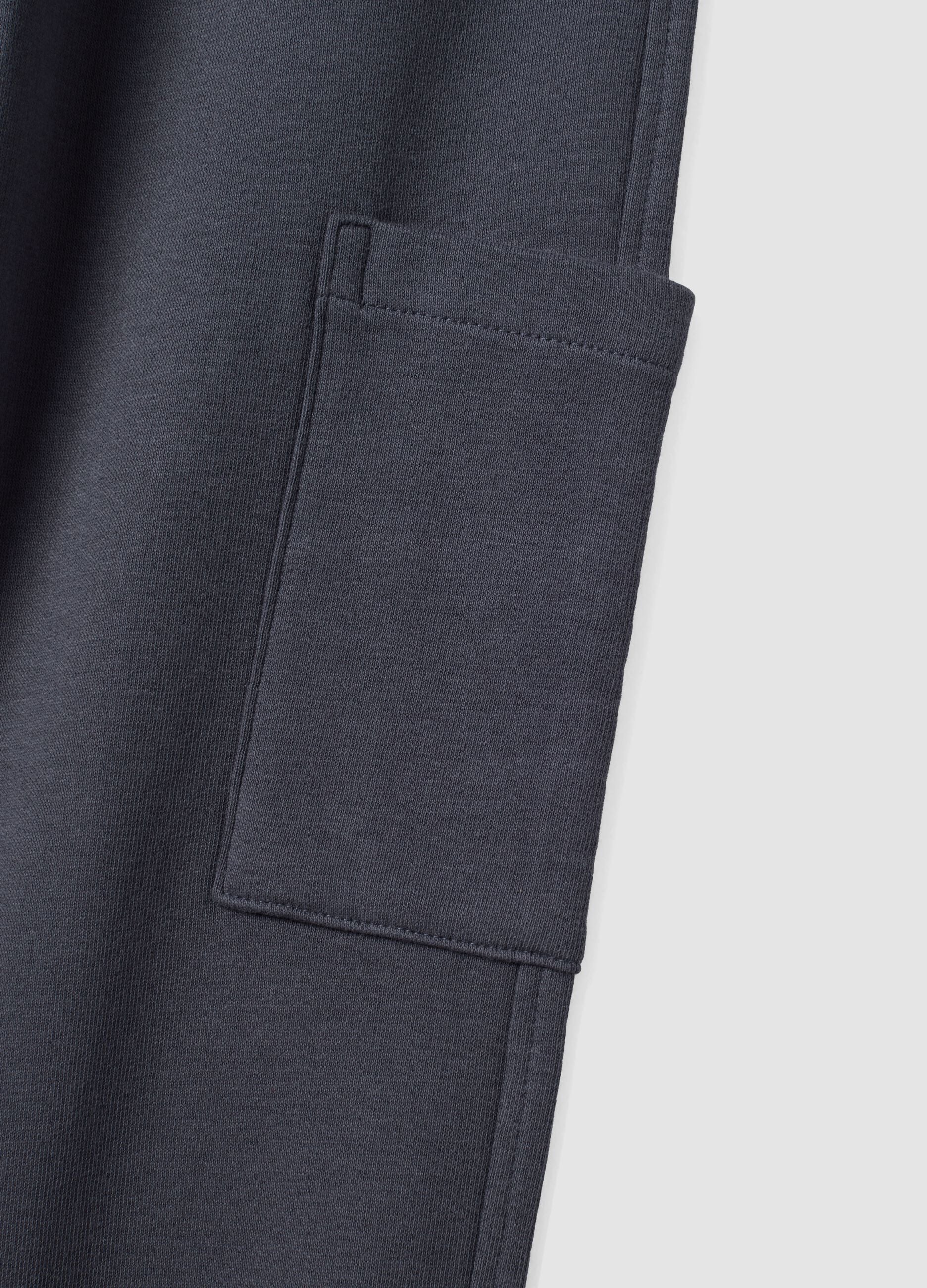 Pantaloni jogger grigi in puro cotone organico con tasche cargo per bambino