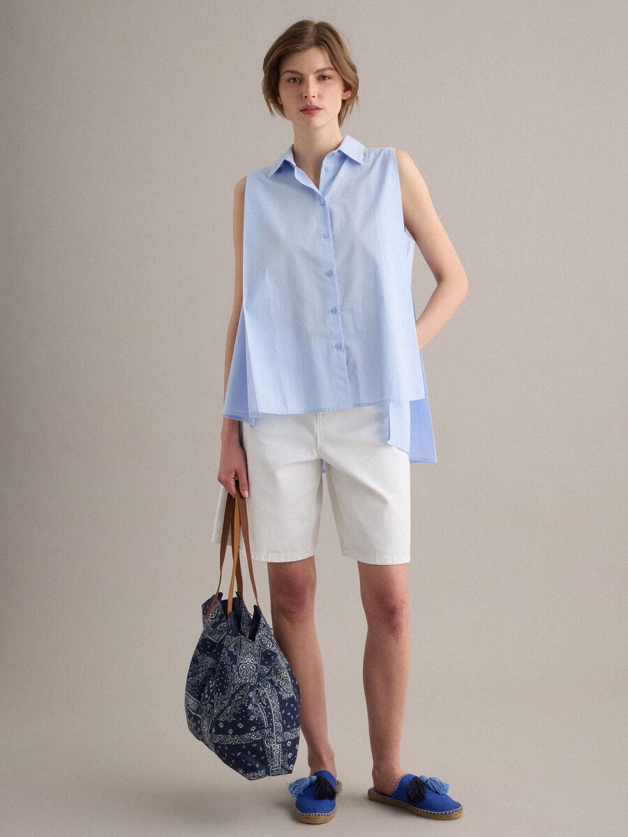 Camicia azzurra smanicata in puro cotone regular fit_2
