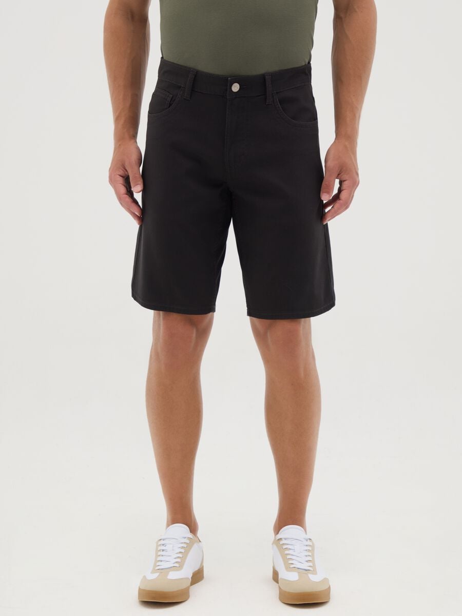 Men&rsquo;s black Bermuda shorts in stretch cotton with regular fit_1