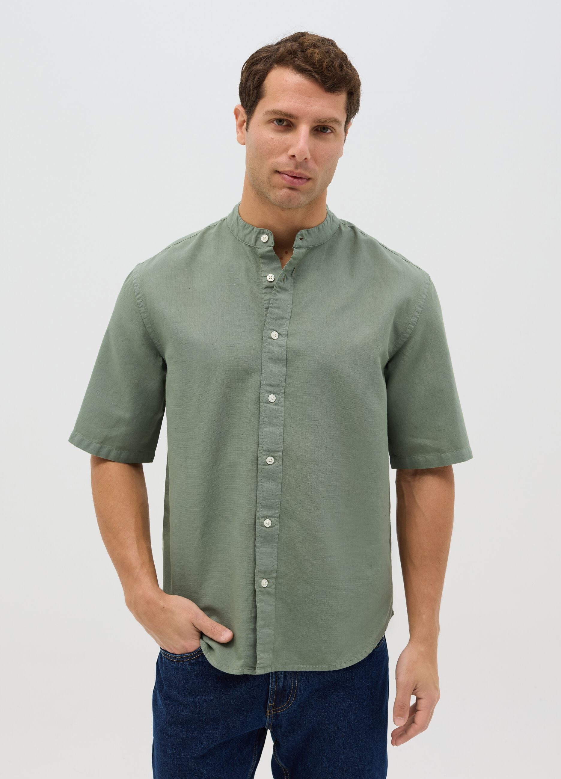 Men&rsquo;s green cotton and linen over-fit shirt