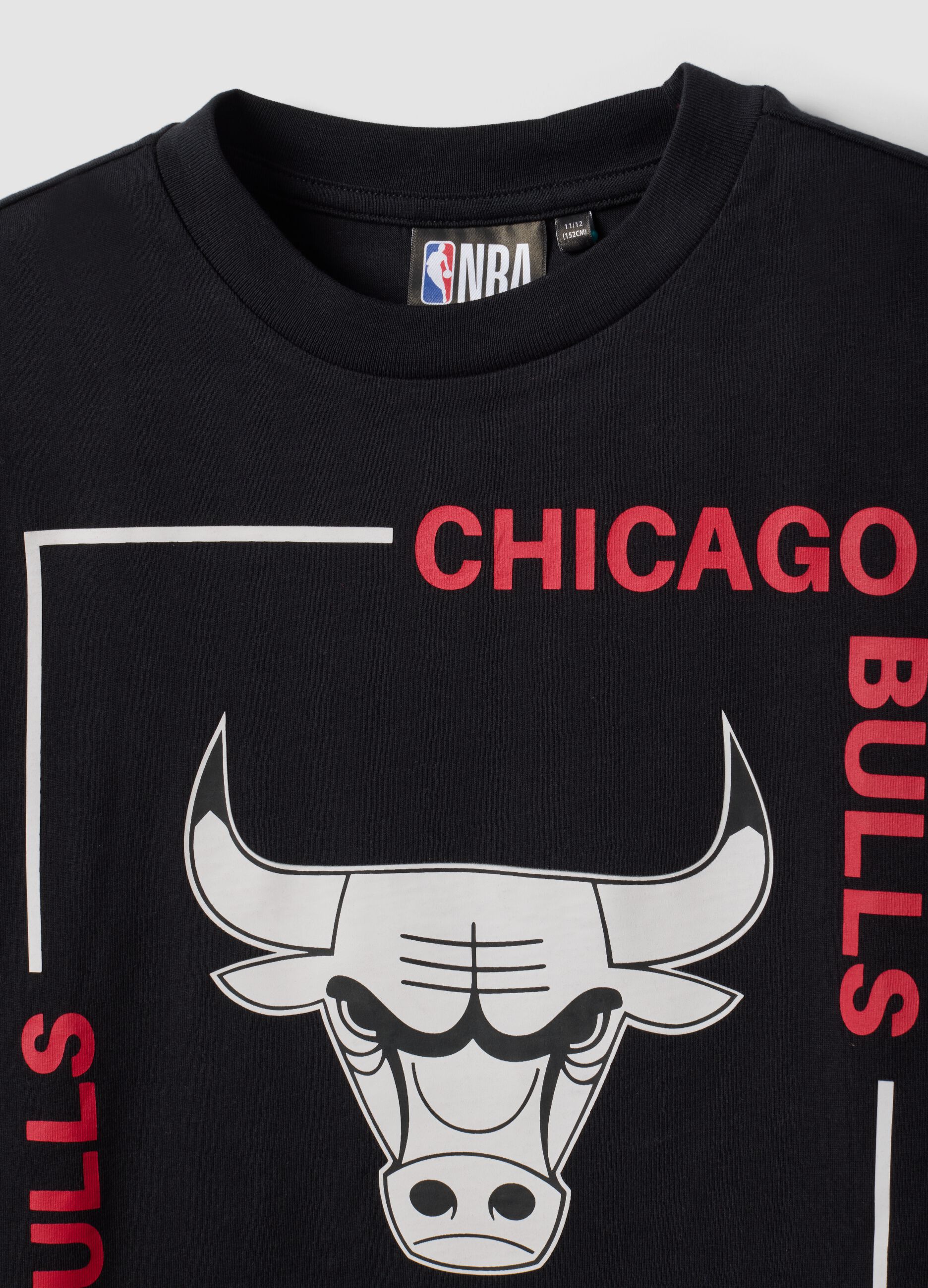 Black pure cotton T-shirt with Chicago Bulls print for boys