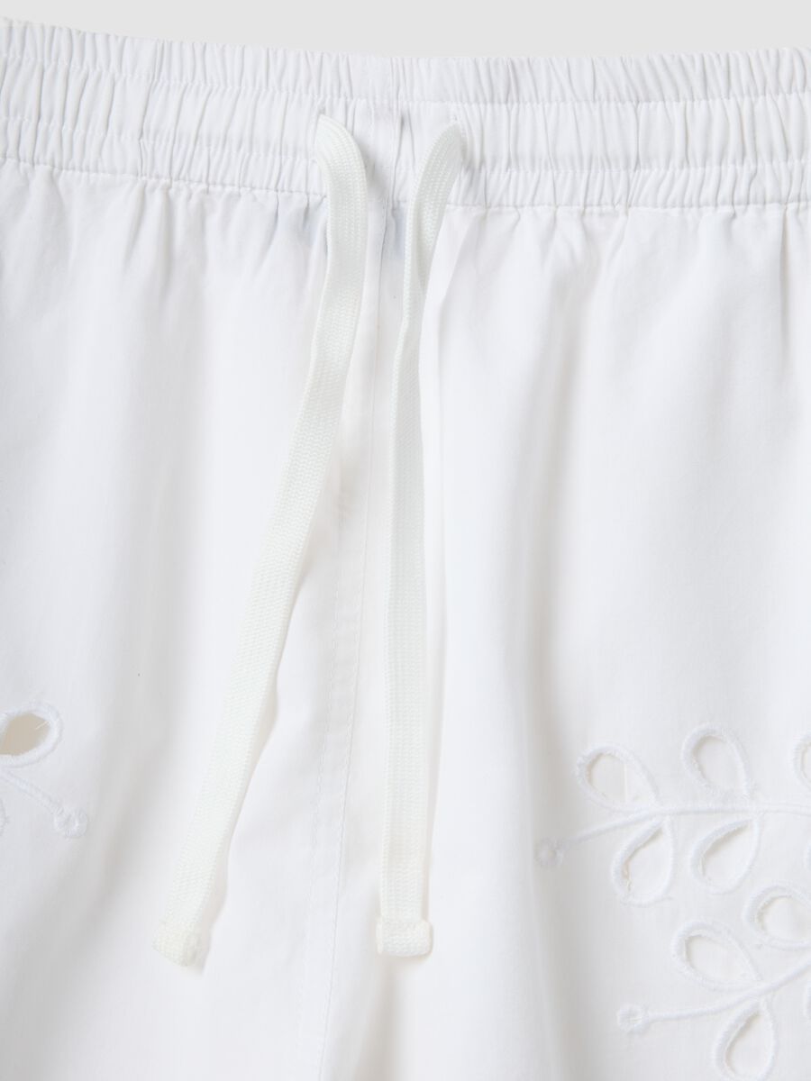 White pure cotton shorts with elasticated waistband_5
