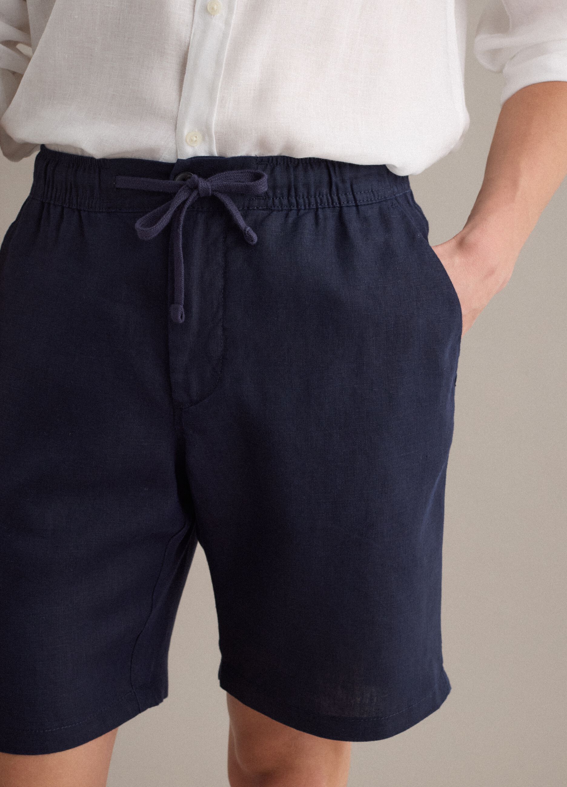 Blue pure linen Bermuda shorts with elasticated waist