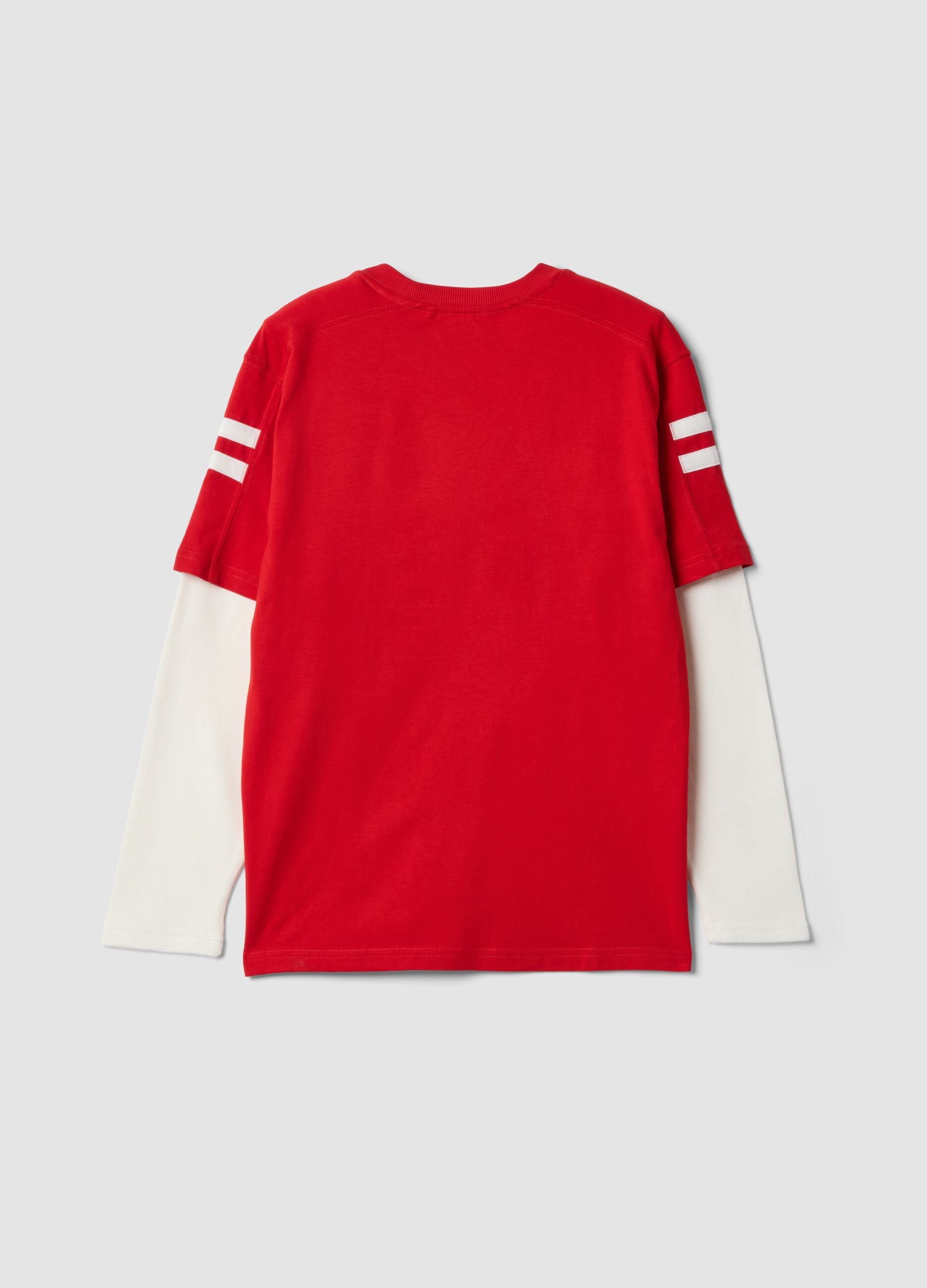 T-shirt rossa in puro cotone con girocollo e stampa college per ragazzo