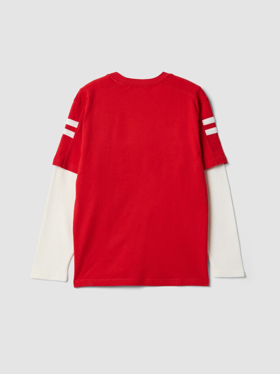 T-shirt rossa in puro cotone con girocollo e stampa college per ragazzo_2