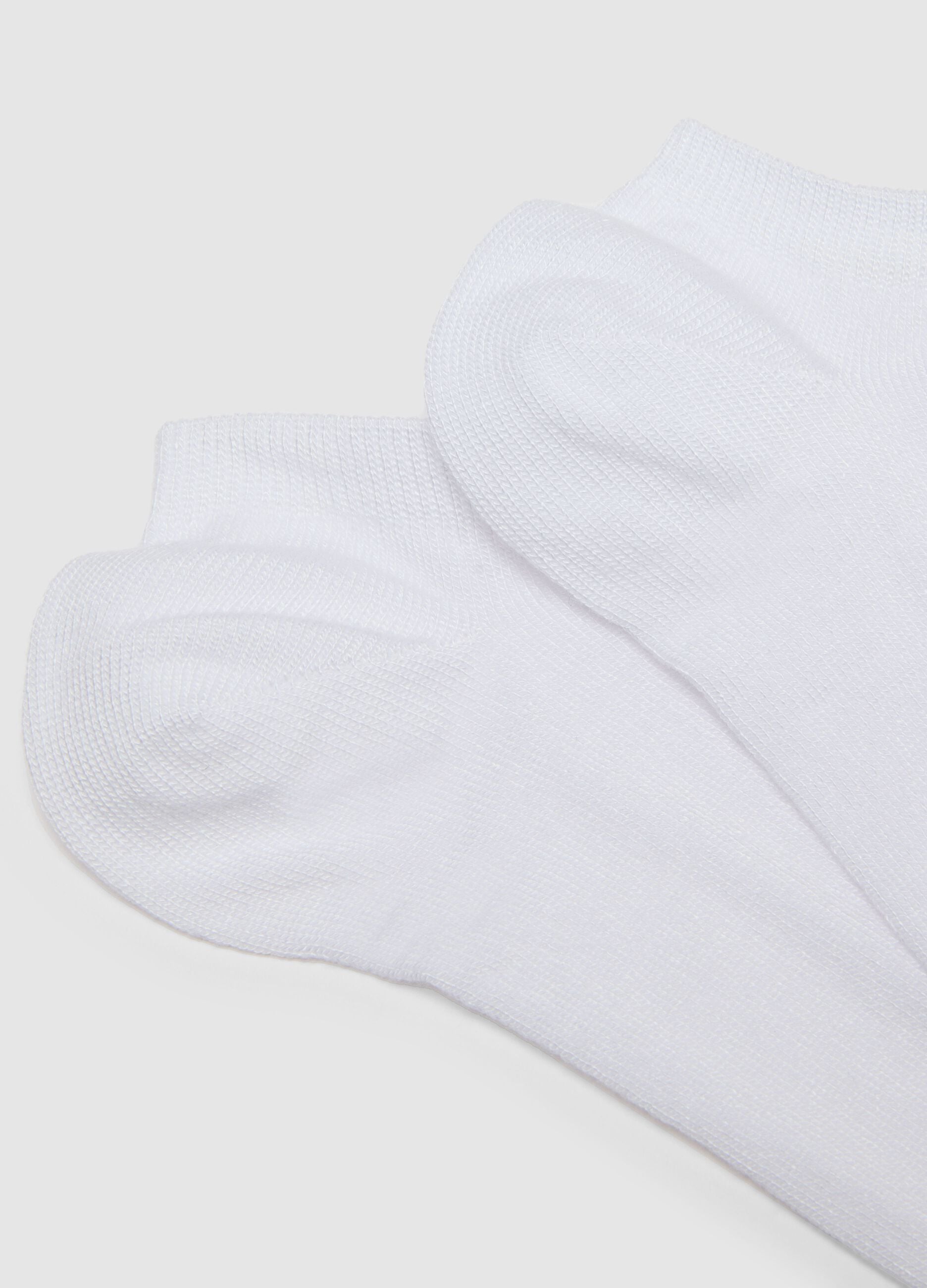 Tripack white ankle sports socks