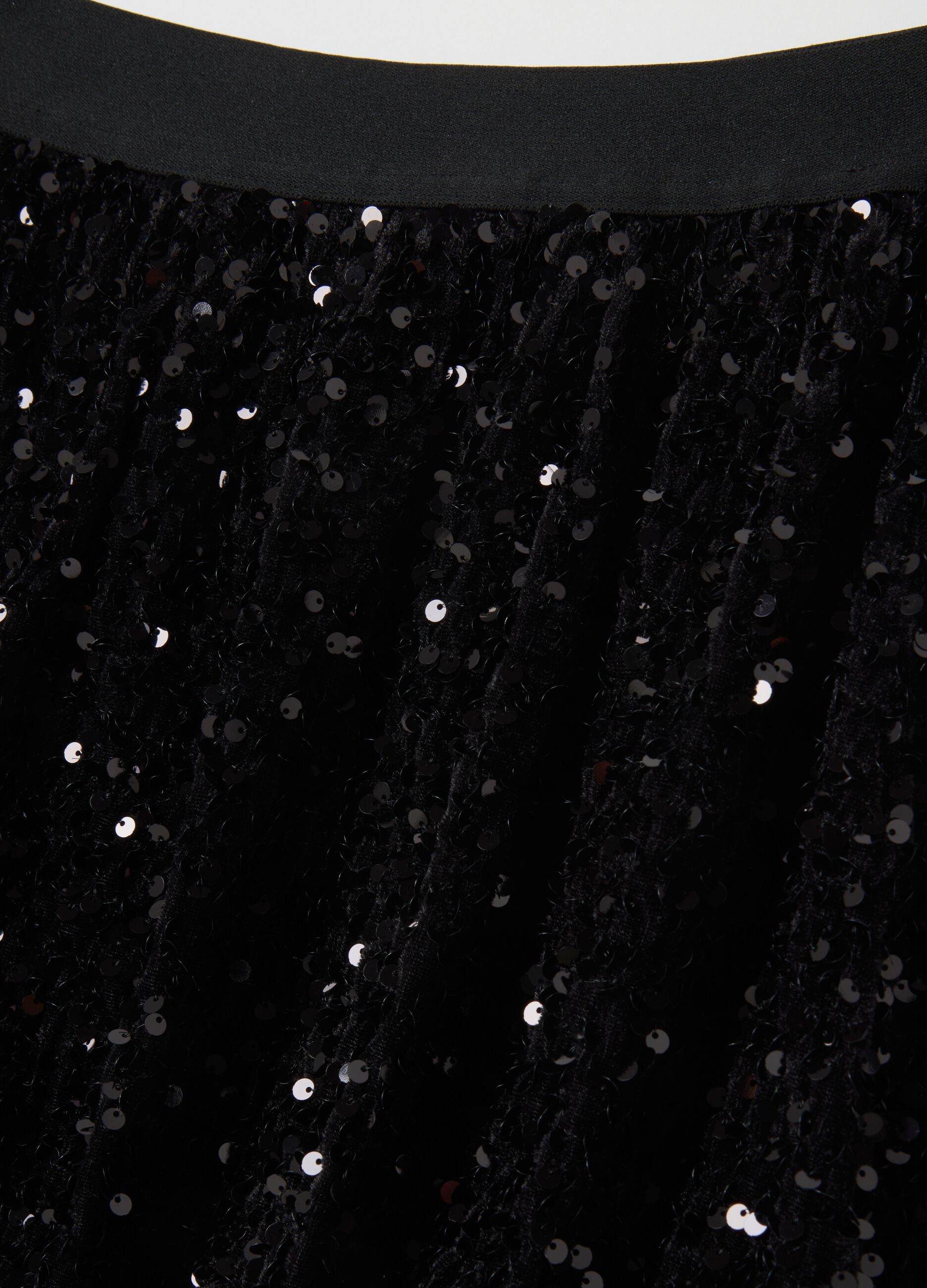 Black balloon miniskirt in regular fit velour blend with sequins