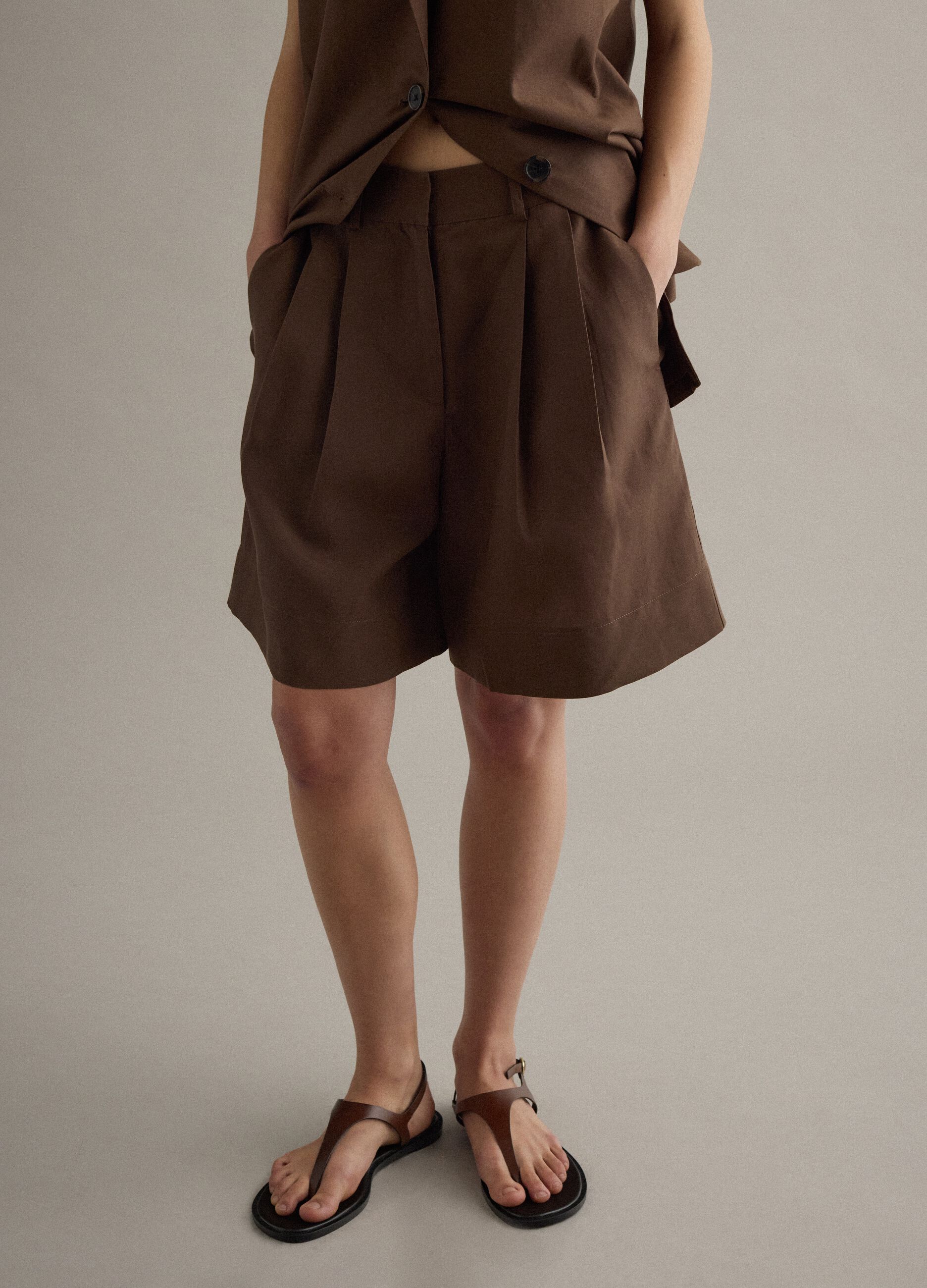 Shorts in misto lyocell e lino marroni regular fit