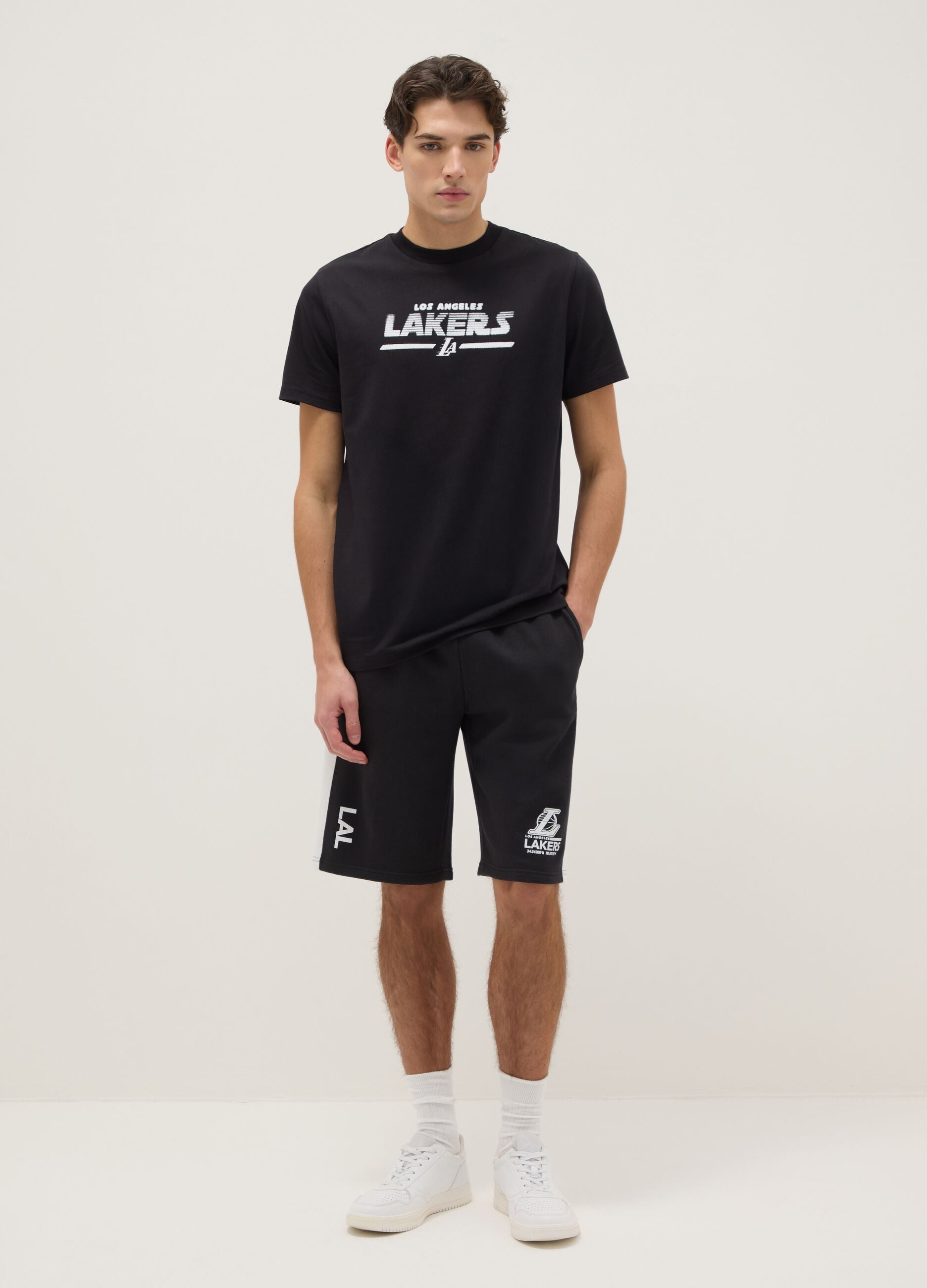 Black pure cotton regular fit t-shirt with Lakers logo