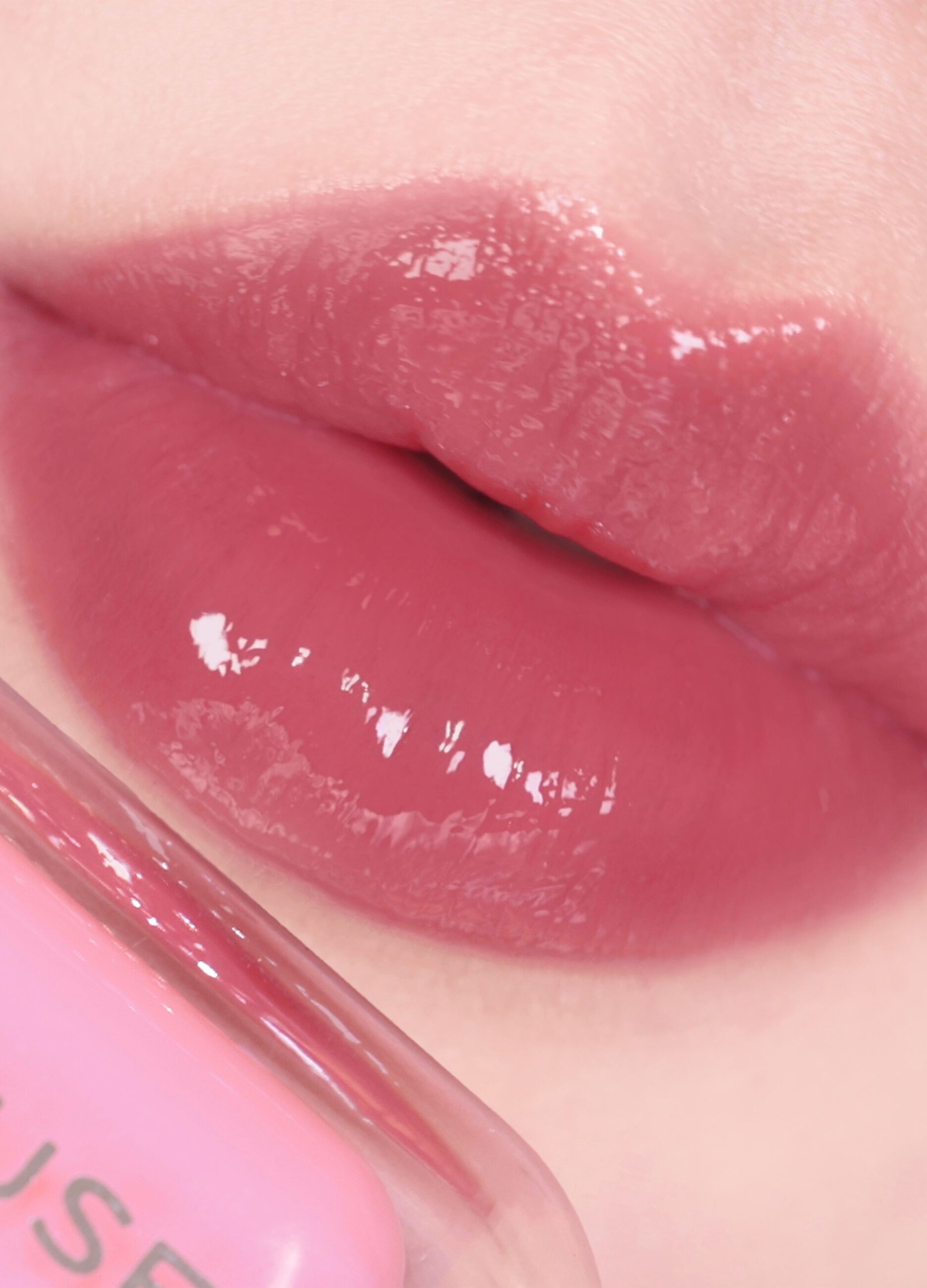 Lip stain with a fantastic glossy effect. Vibrant colour and moisturised lips for 12 hours
