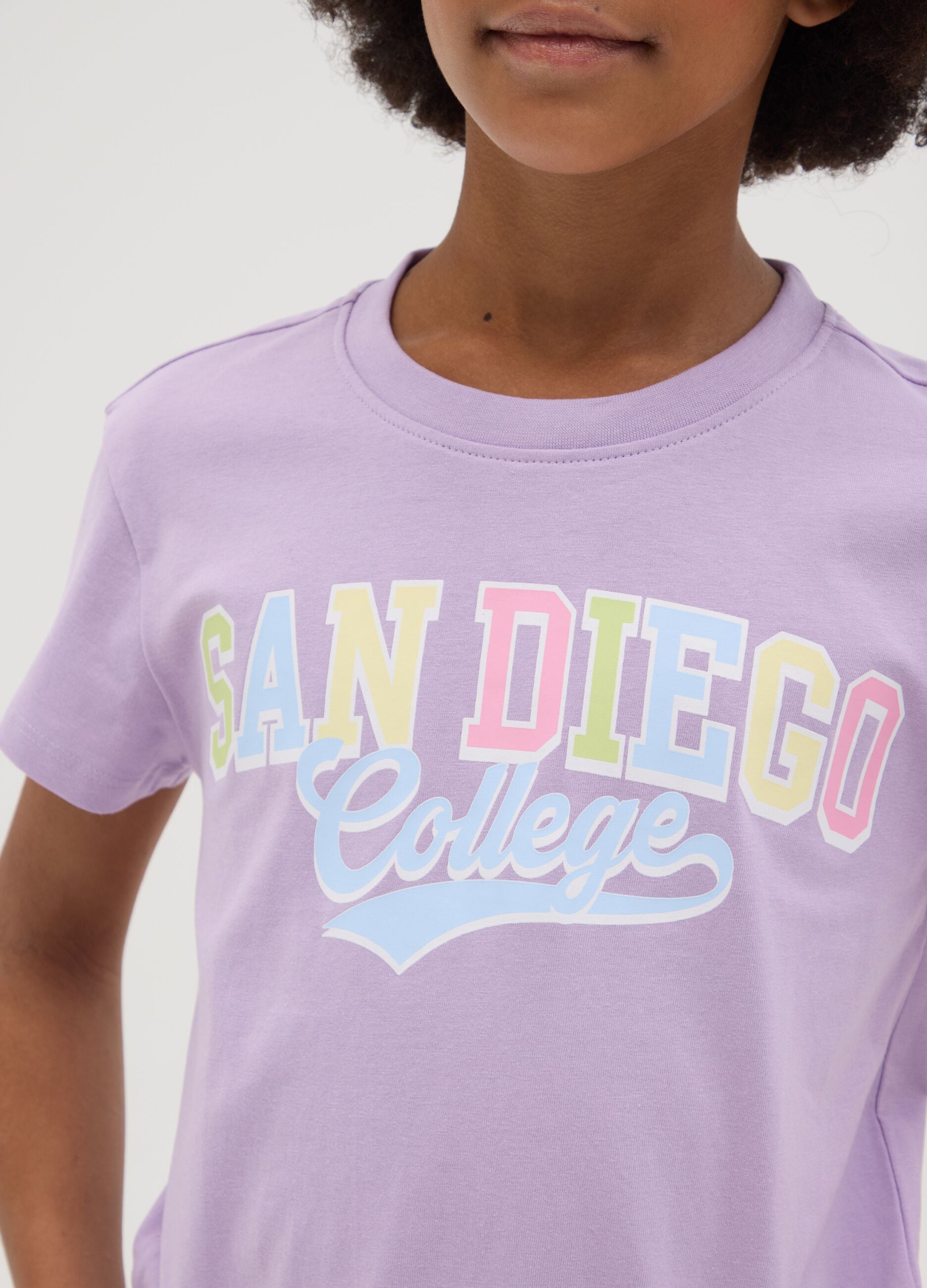 Girls&rsquo; purple regular fit T-shirt in 100% cotton
