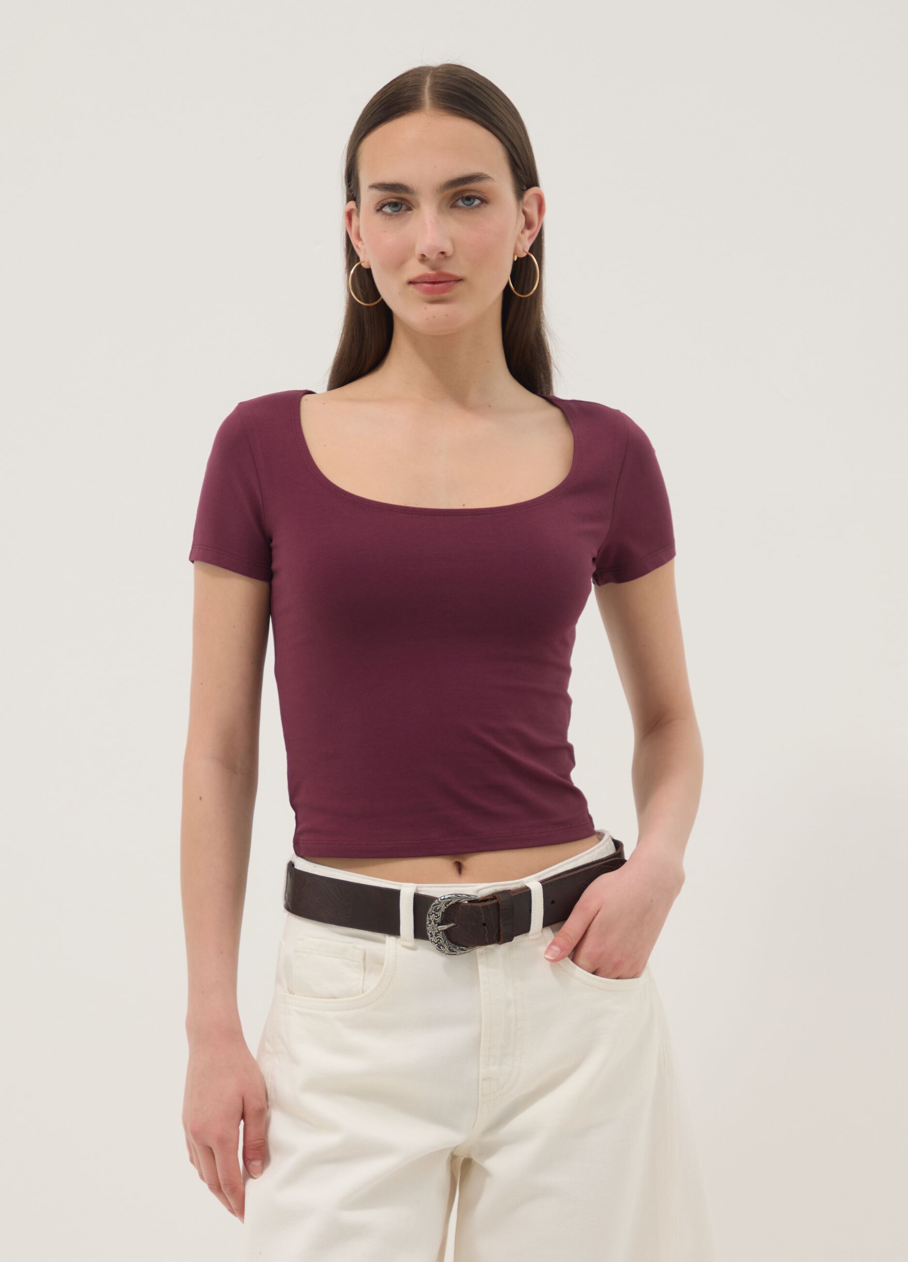 Purple stretch cotton T-shirt with square neckline, regular fit