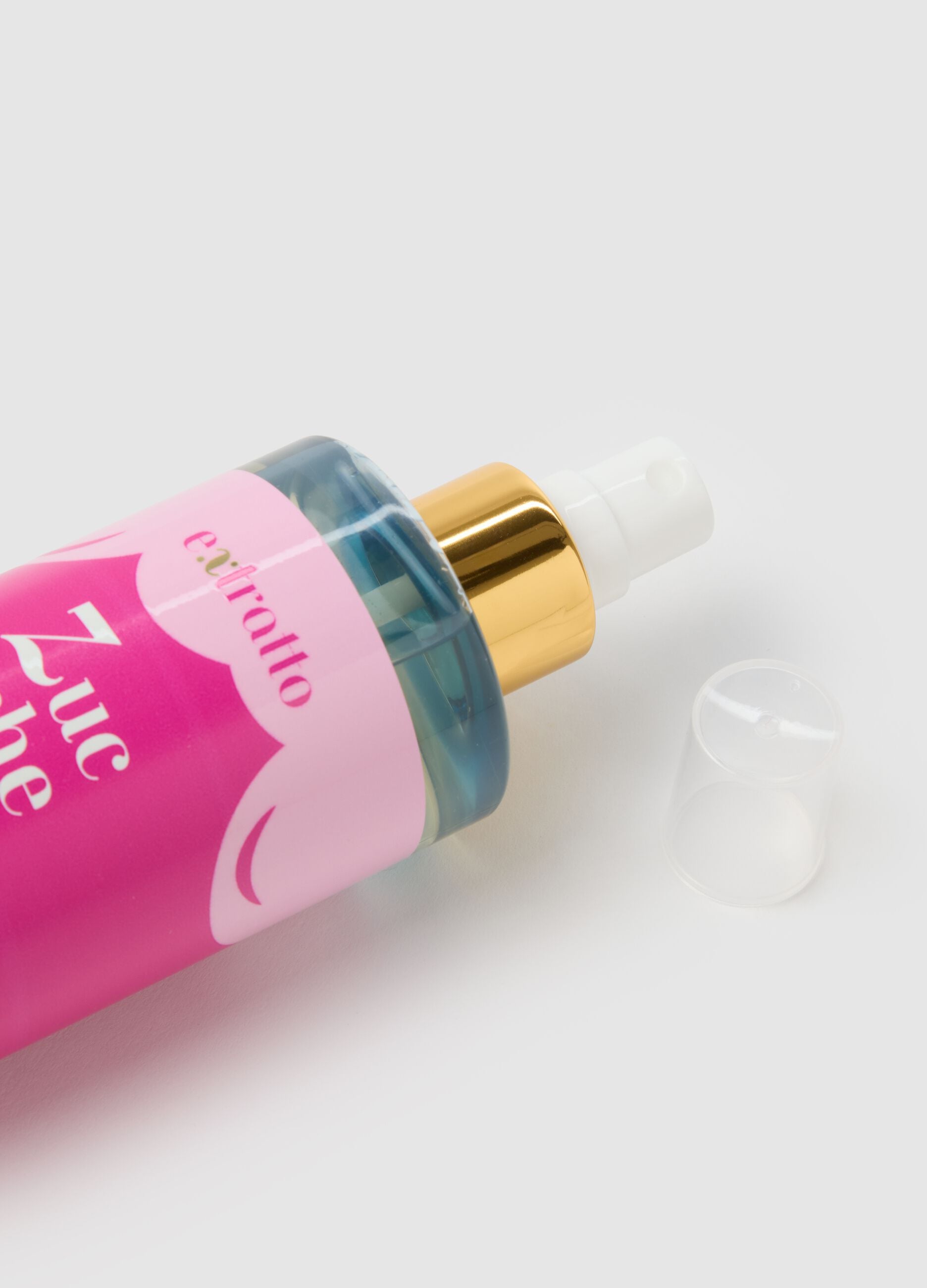 Body Spray with spun sugar and caramelised strawberry notes, sweet and intense, fresh and enveloping.