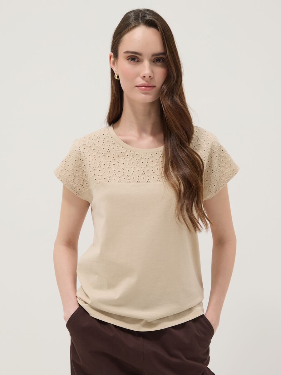 Beige pure cotton T-shirt with broderie anglaise_0