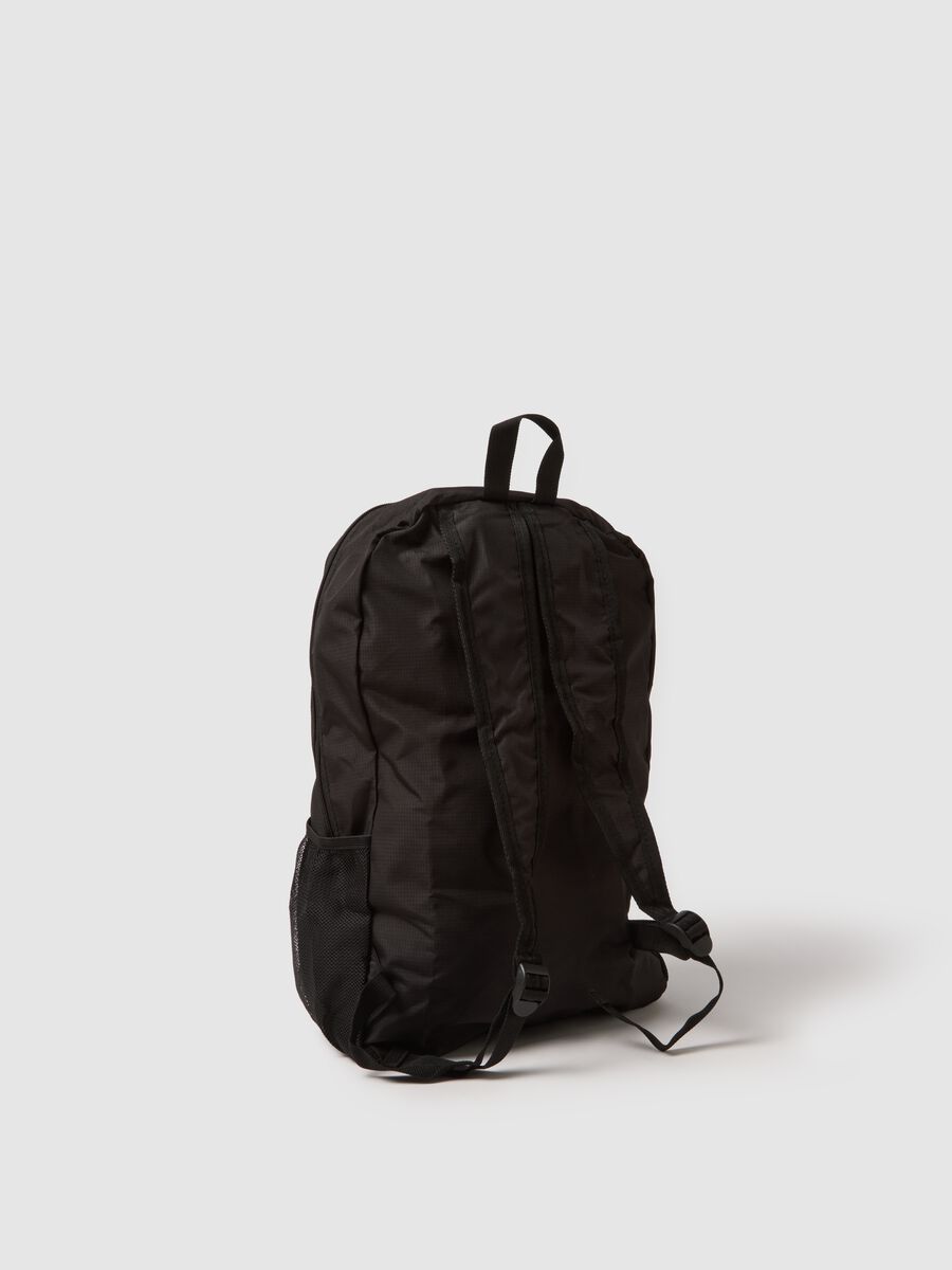 Zaino sportivo nero ripieghevole con spallacci regolabili_1
