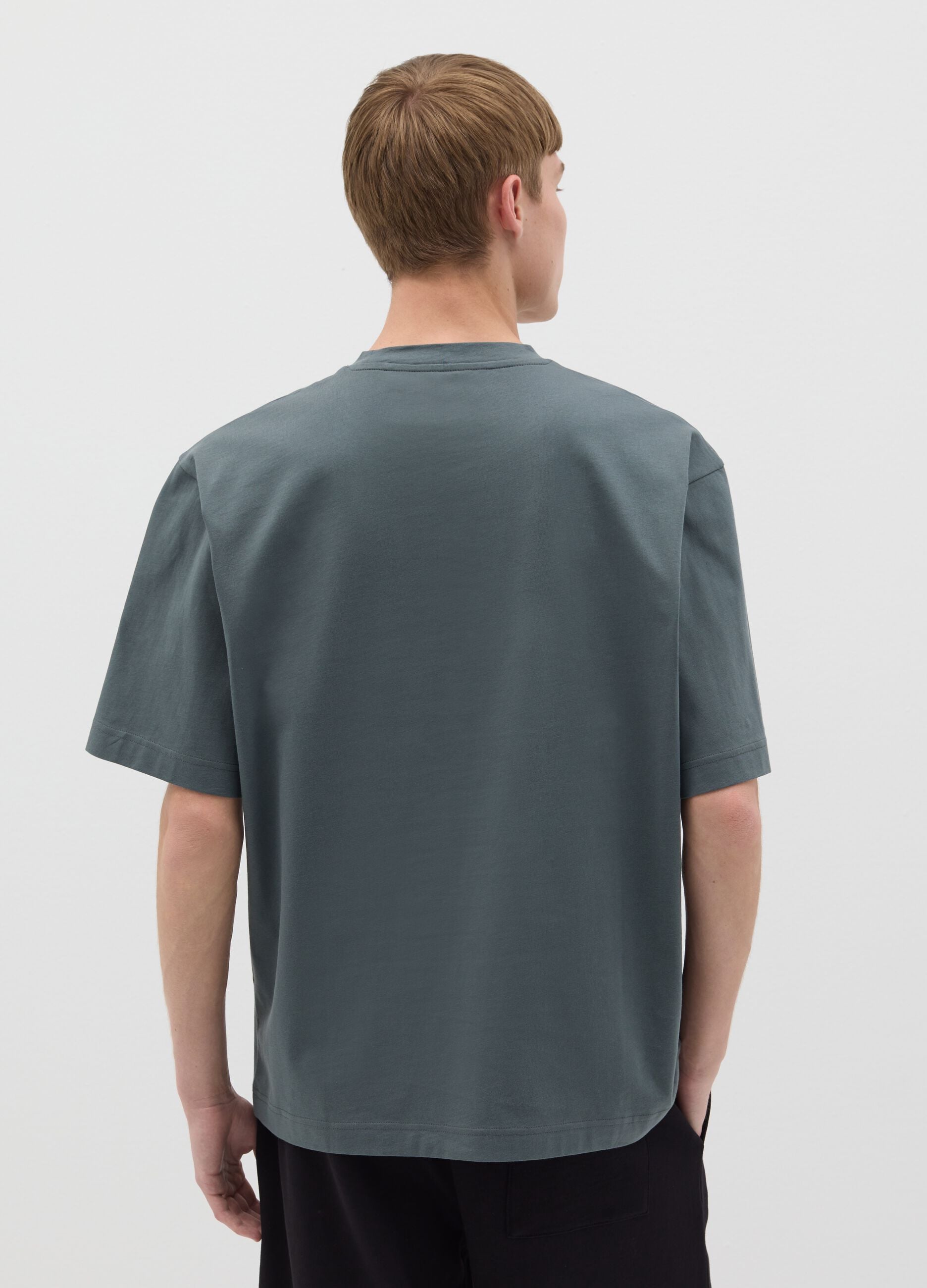 Men&rsquo;s green boxy-fit T-shirt in 100% cotton with print