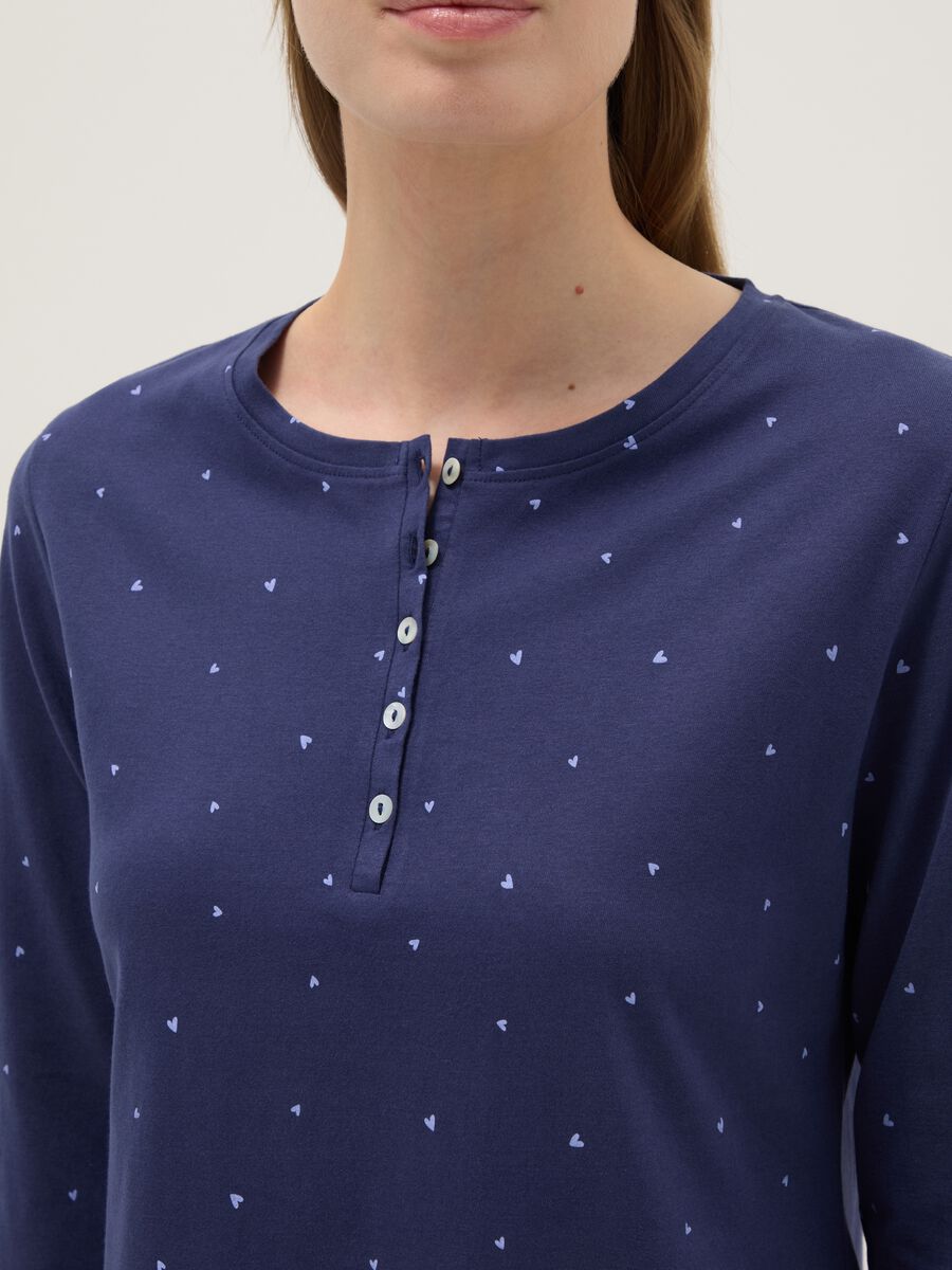 Camicia da notte in puro cotone blu con cuoricini e collo serafino_3