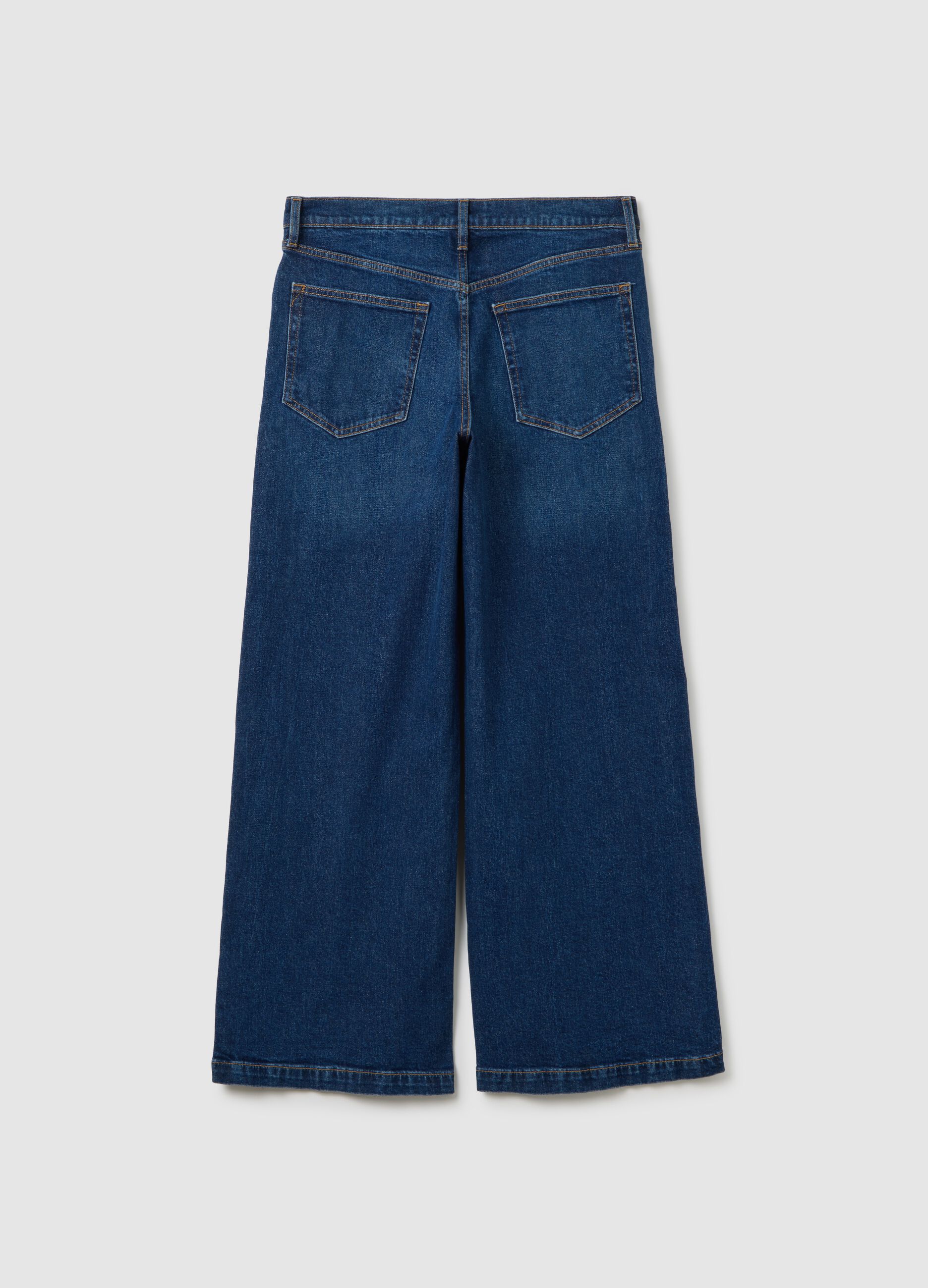 Wide-leg jeans with high waist