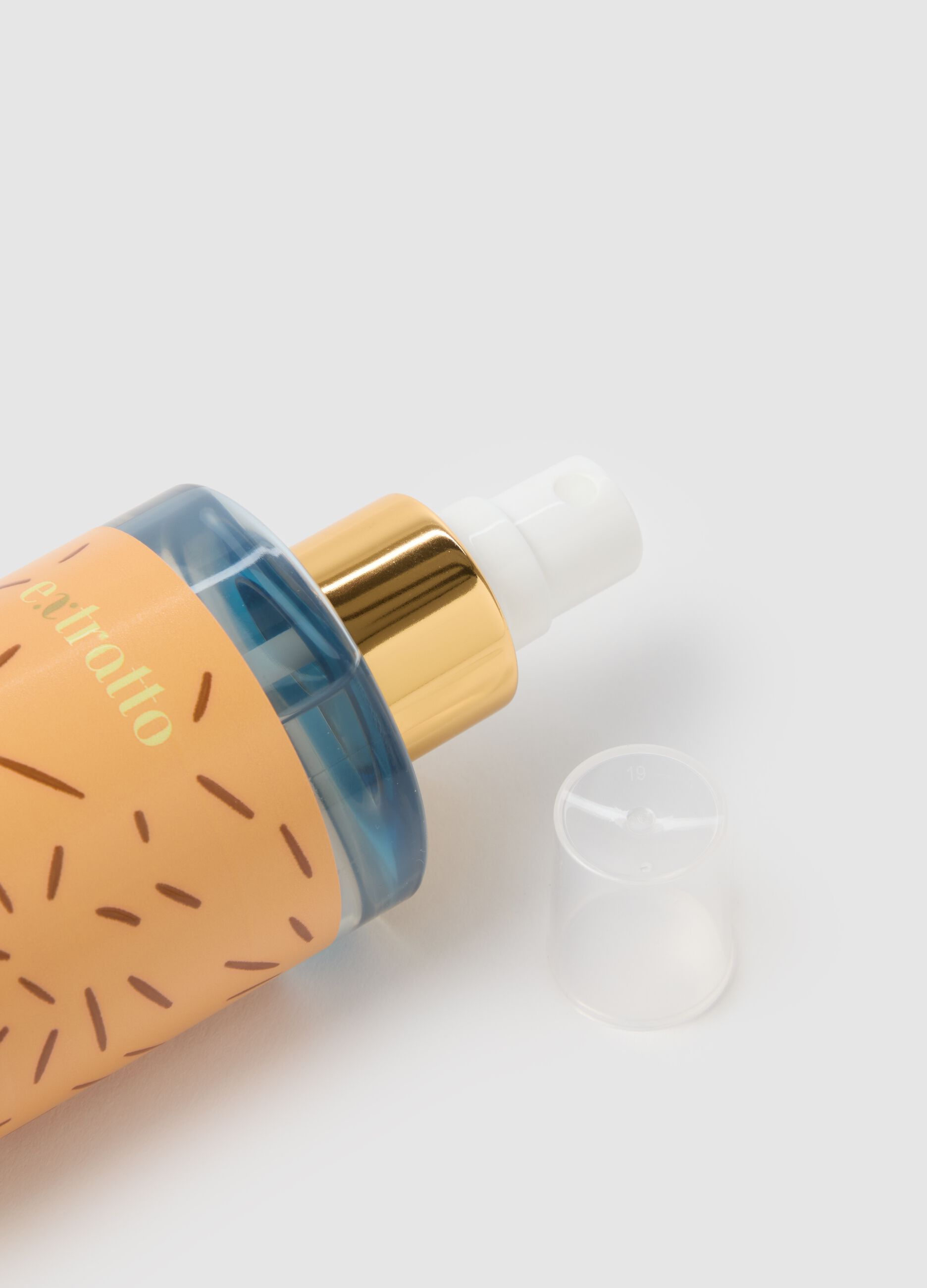 Body Spray with coconut and vanilla notes, exotic and fresh, sweet and enveloping.