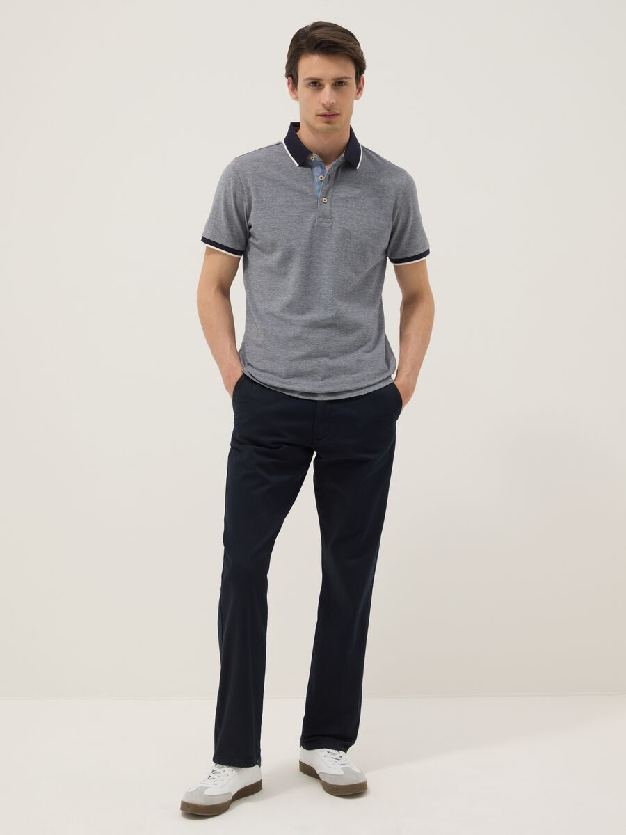 Pantaloni chino blu in cotone elasticizzato regular fit_0
