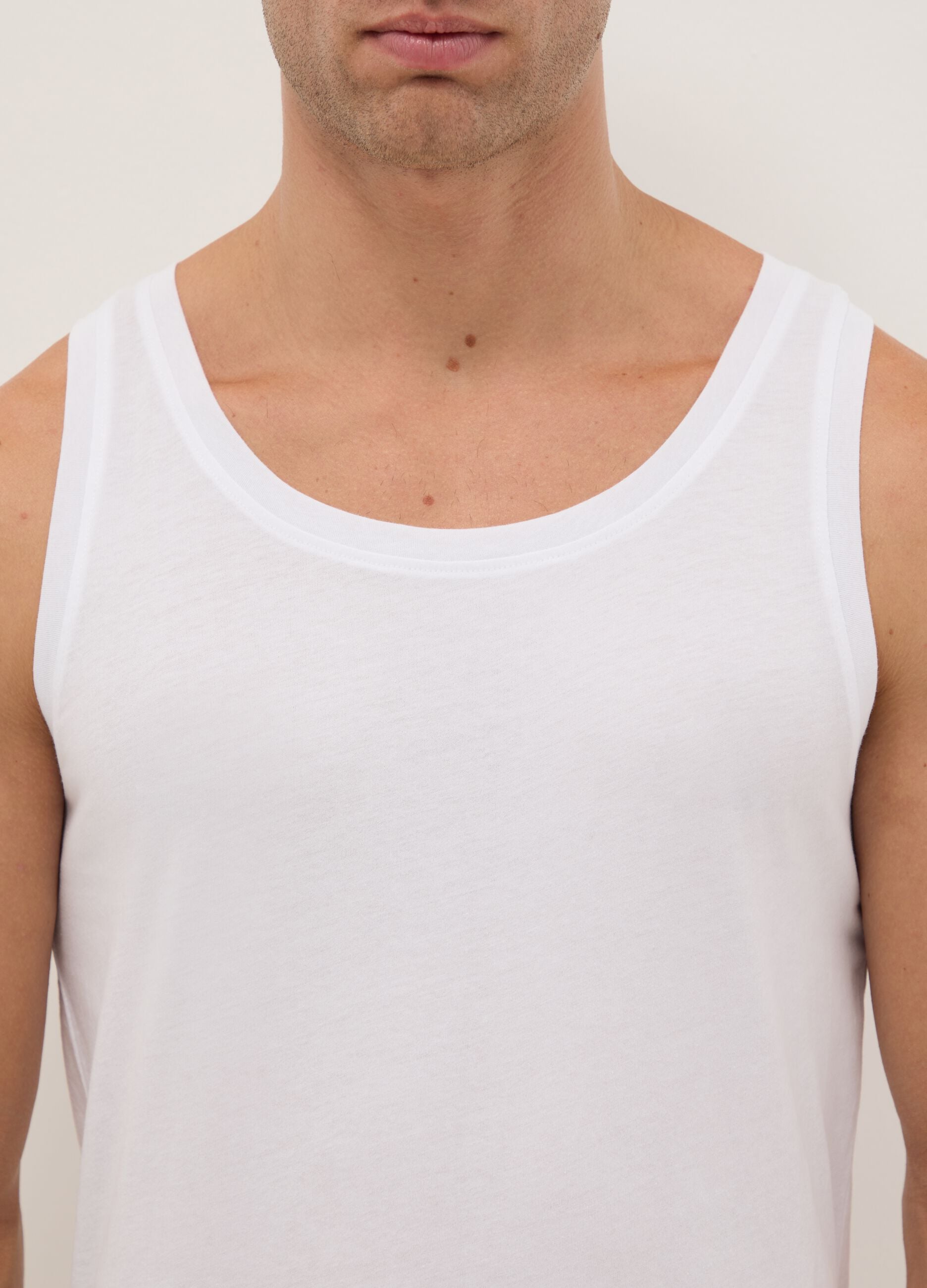Twin pack of white crew neck vests in pure cotton regular fit