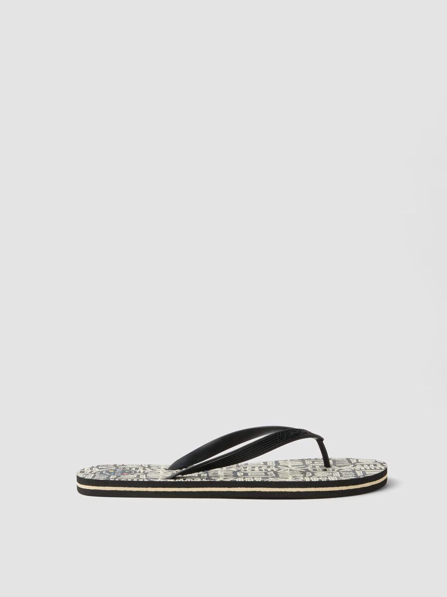 Multicolour Flip-Flops with Geometric Pattern_0