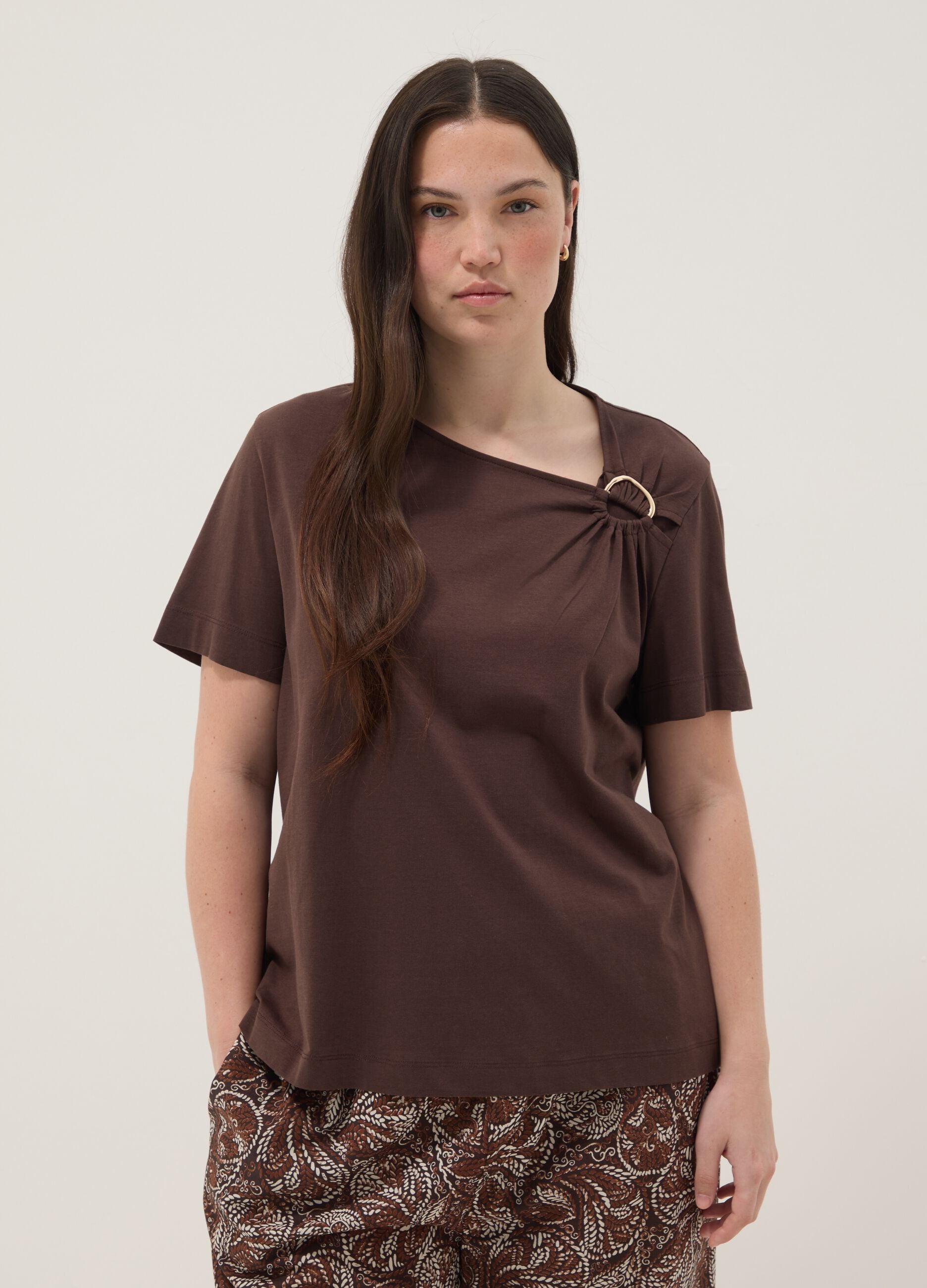 Brown pure cotton T-shirt with ring detail
