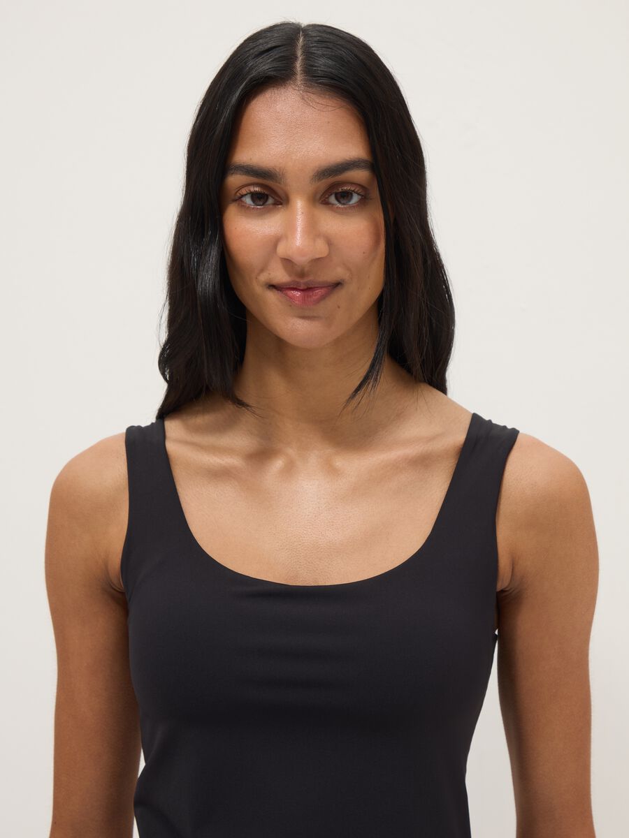 Black regular fit tank top with wide straps_0