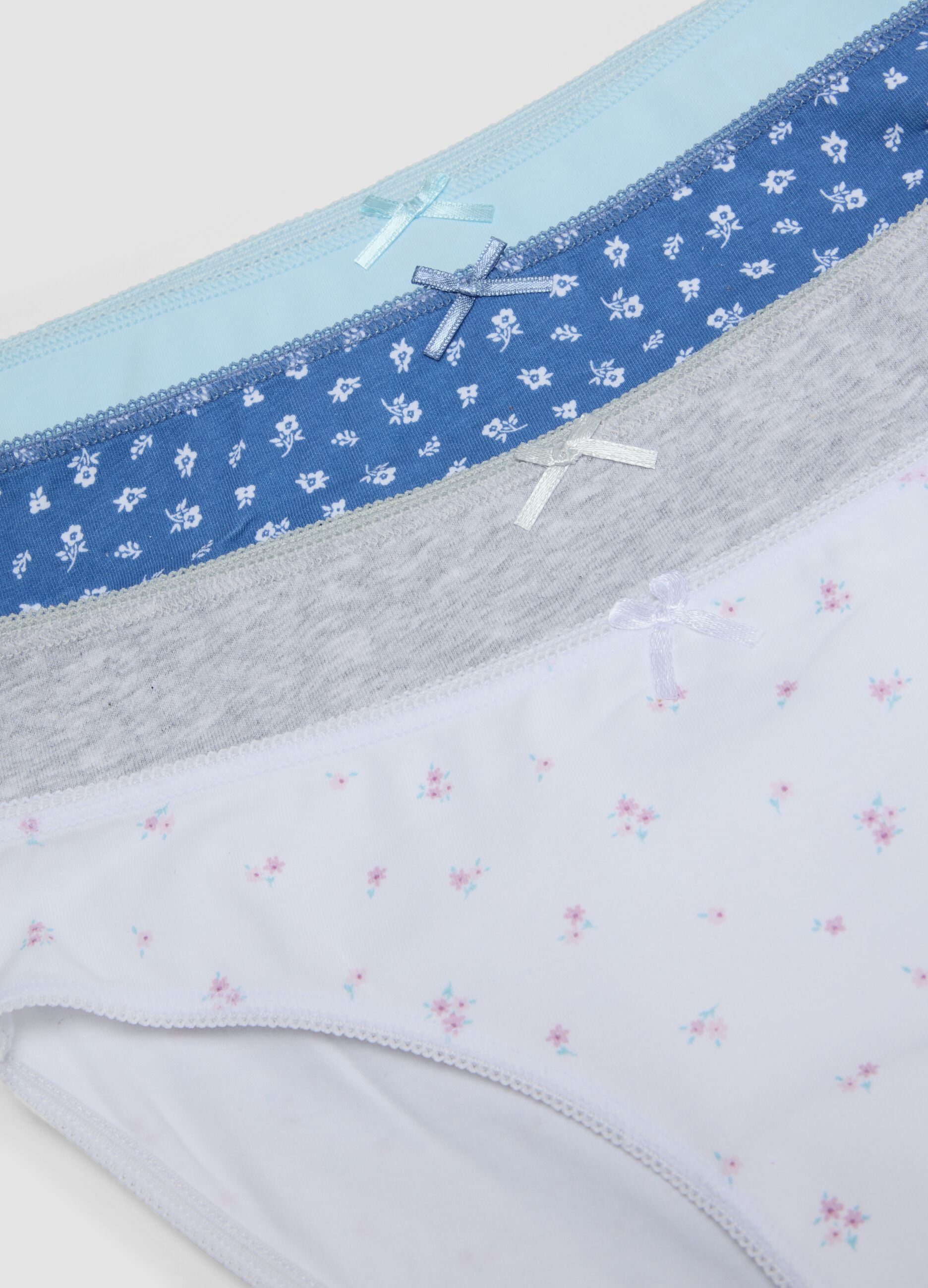 Seven-pack of multicolour girls&rsquo; briefs in stretch organic cotton