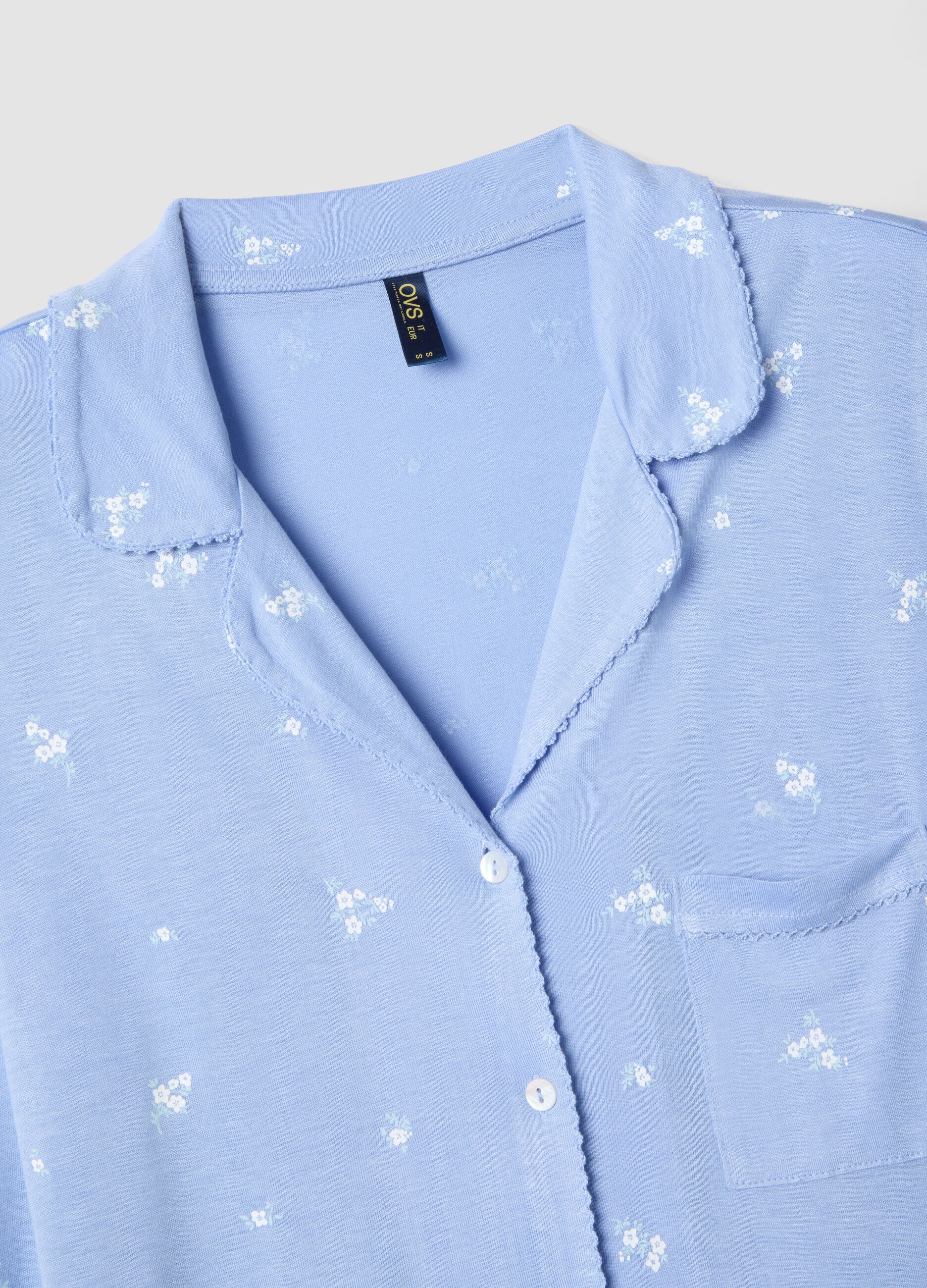 Blue viscose pyjamas in regular fit with floral pattern