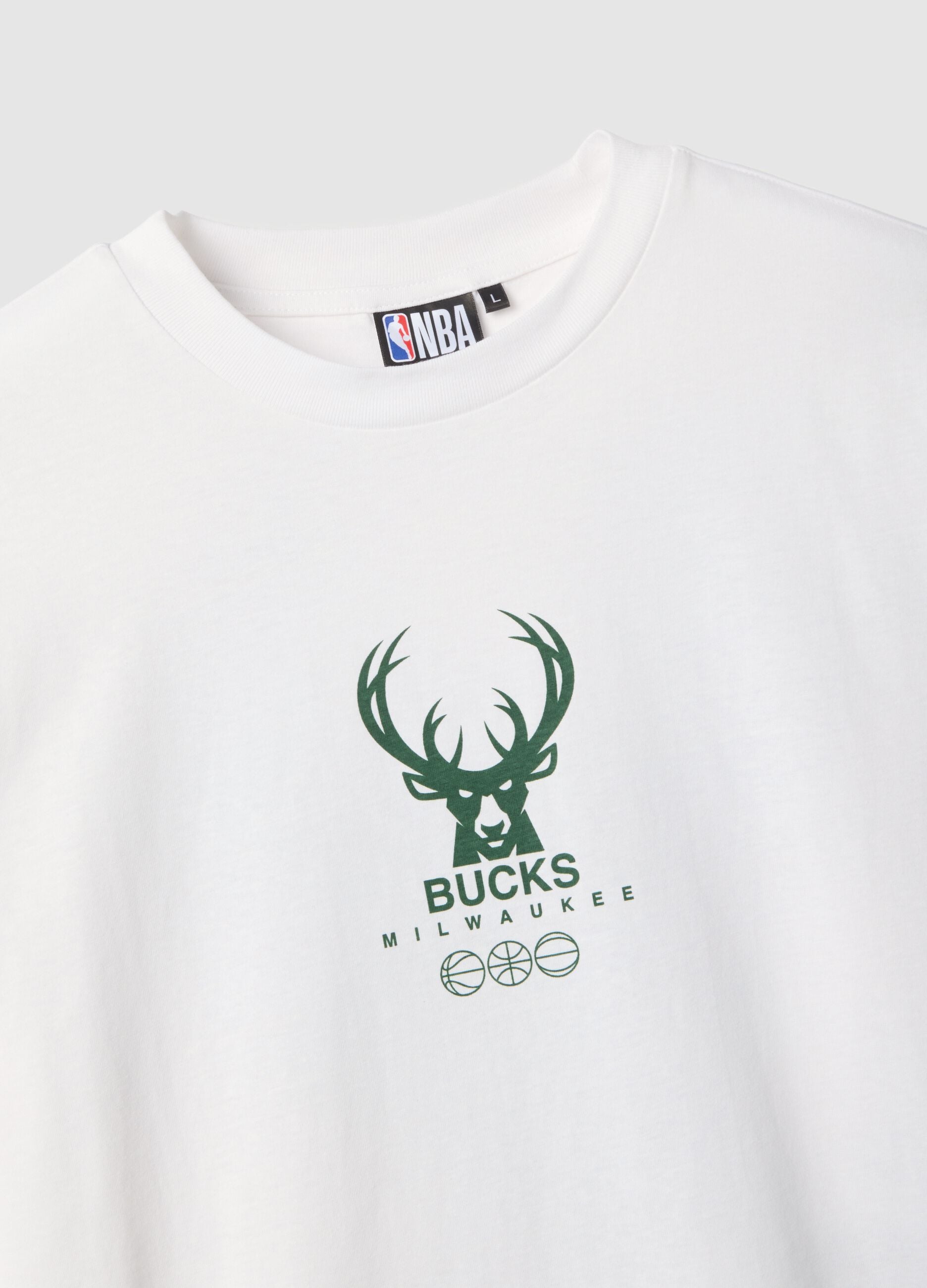 White pure cotton regular fit T-shirt with Milwaukee Bucks logo