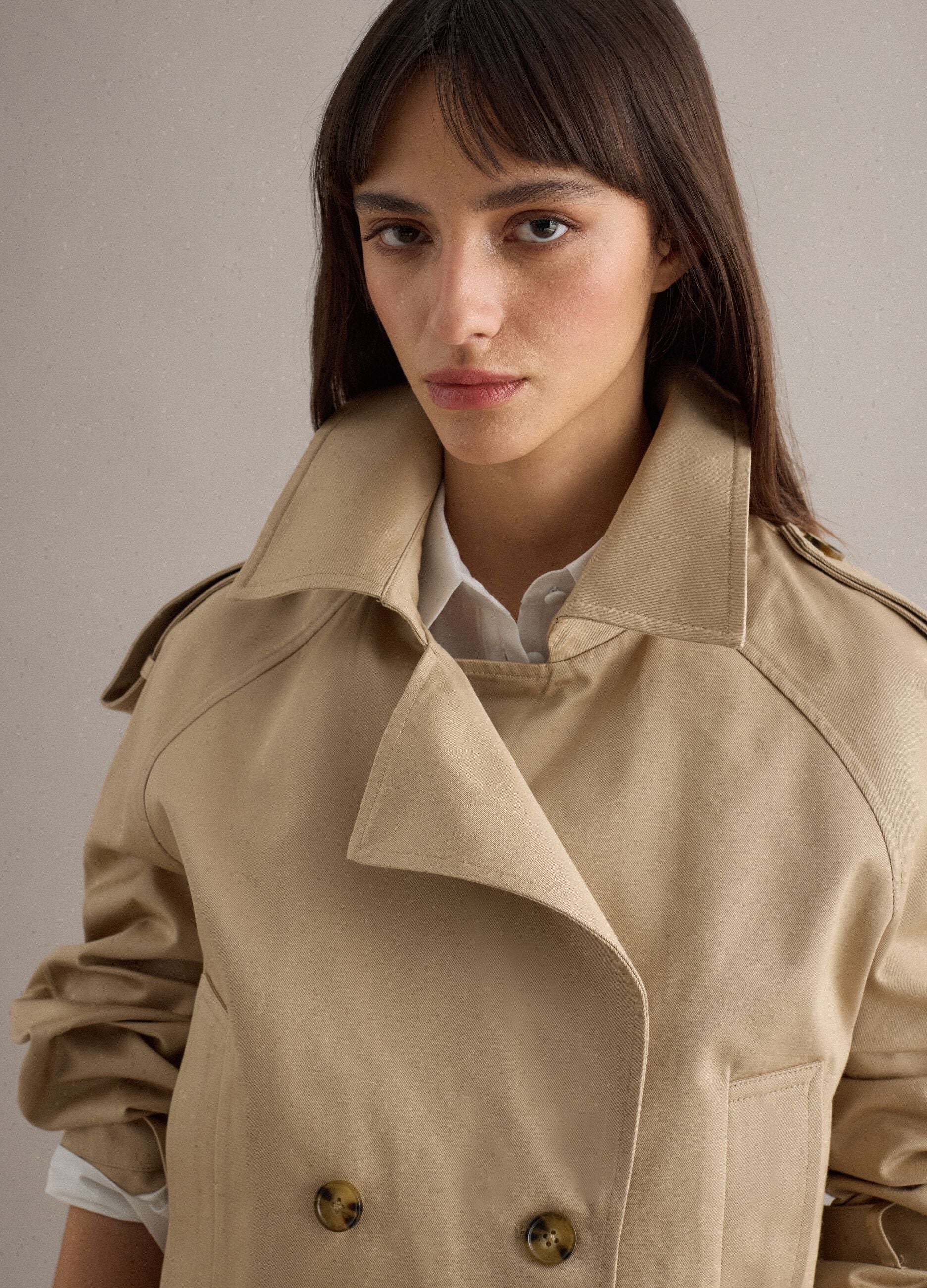 Double-breasted trench coat in pure beige cotton regular fit
