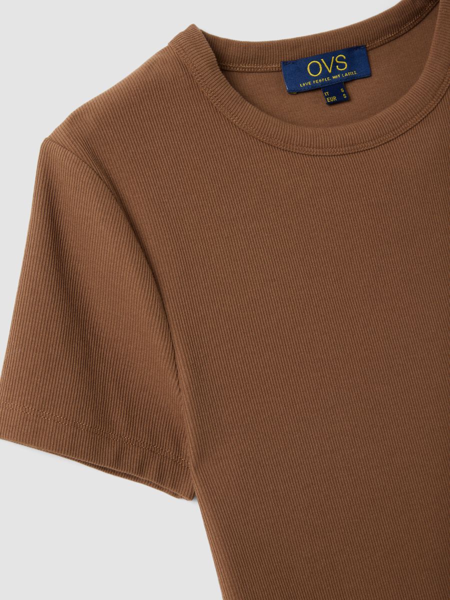 T-shirt fitted a maniche corte in cotone elasticizzato marrone_5