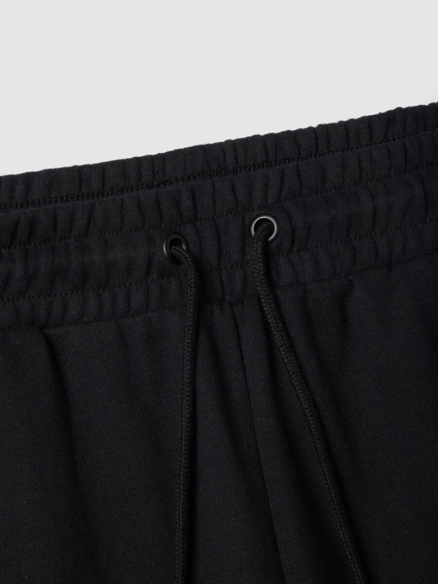 Black cotton blend regular fit sports shorts with Lakers logo_5