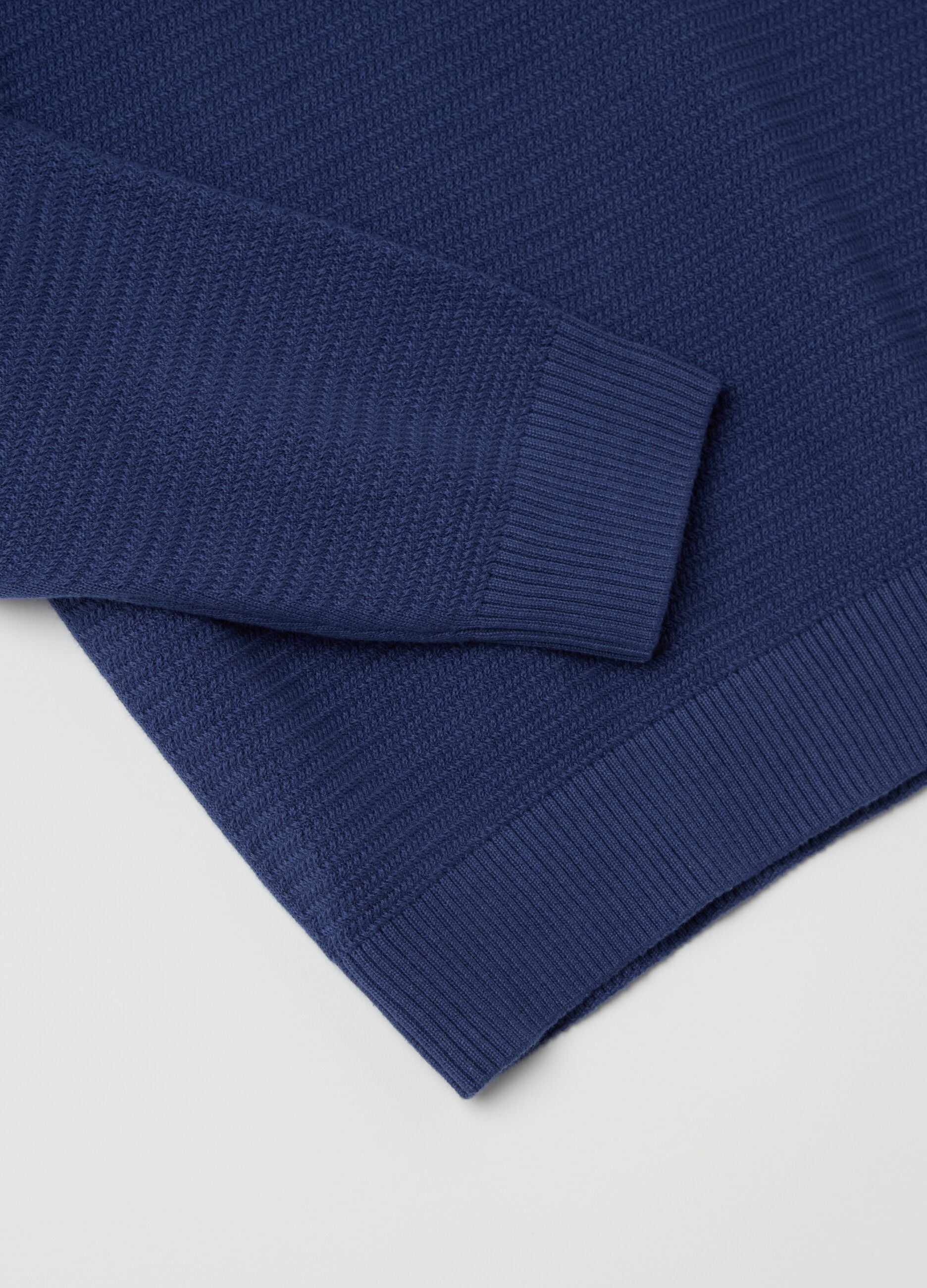Cotton pullover with wavy trim