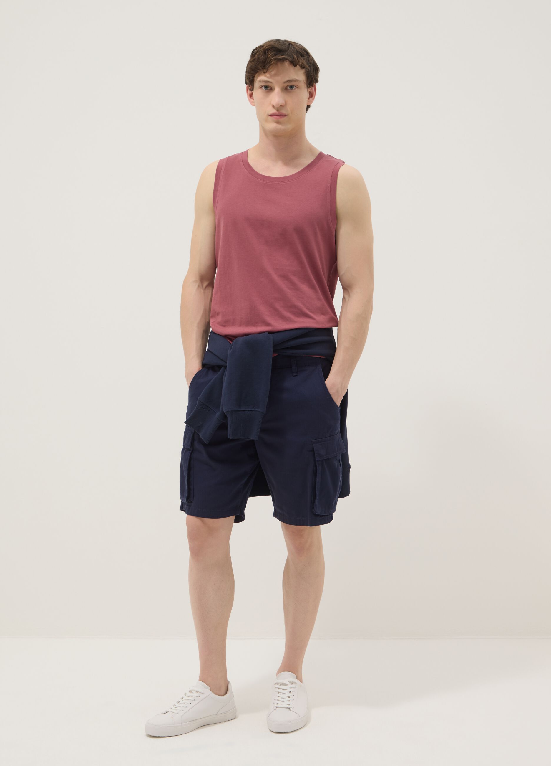 Red crew-neck vest top in pure cotton, regular fit