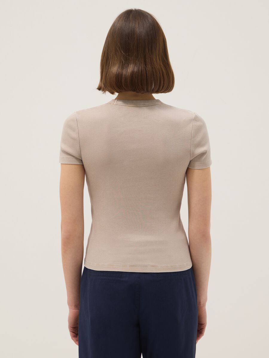T-shirt fitted in cotone elasticizzato beige_2