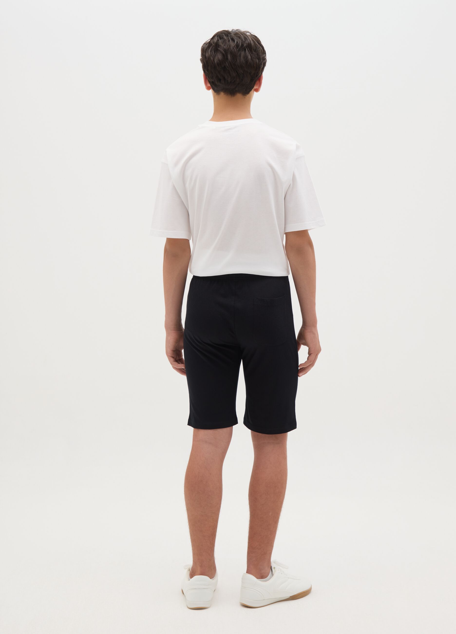 Boys&rsquo; black Bermuda shorts in 100% cotton with regular fit